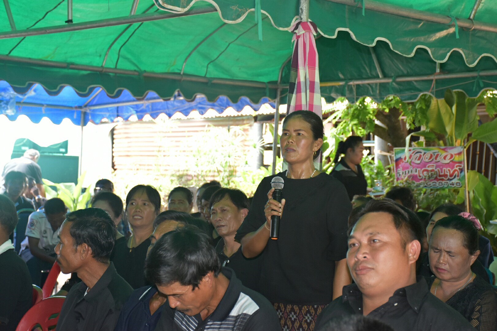 19 กรกฎาคม 2560 นางสาวศศิธร ปัญญาไว พัฒนาการจังหวัดมหาสารคาม  เป็นประธานคณะกรรมการประกวดหมู่บ้านเศรษฐกิจพอเพียงดีเด่น ปี 2560  ตามโครงการมหาสารคามน้อมนำปรัชญาเศรษฐกิจพอเพียง  เพื่อพัฒนาคุณภาพในชุมชน บ้านหนองโง้ง หมู่ที่ 10 ตำบลบ้านหวาย  อำเภอวาปีปทุม จังหวัดมหาสารคาม  Copy