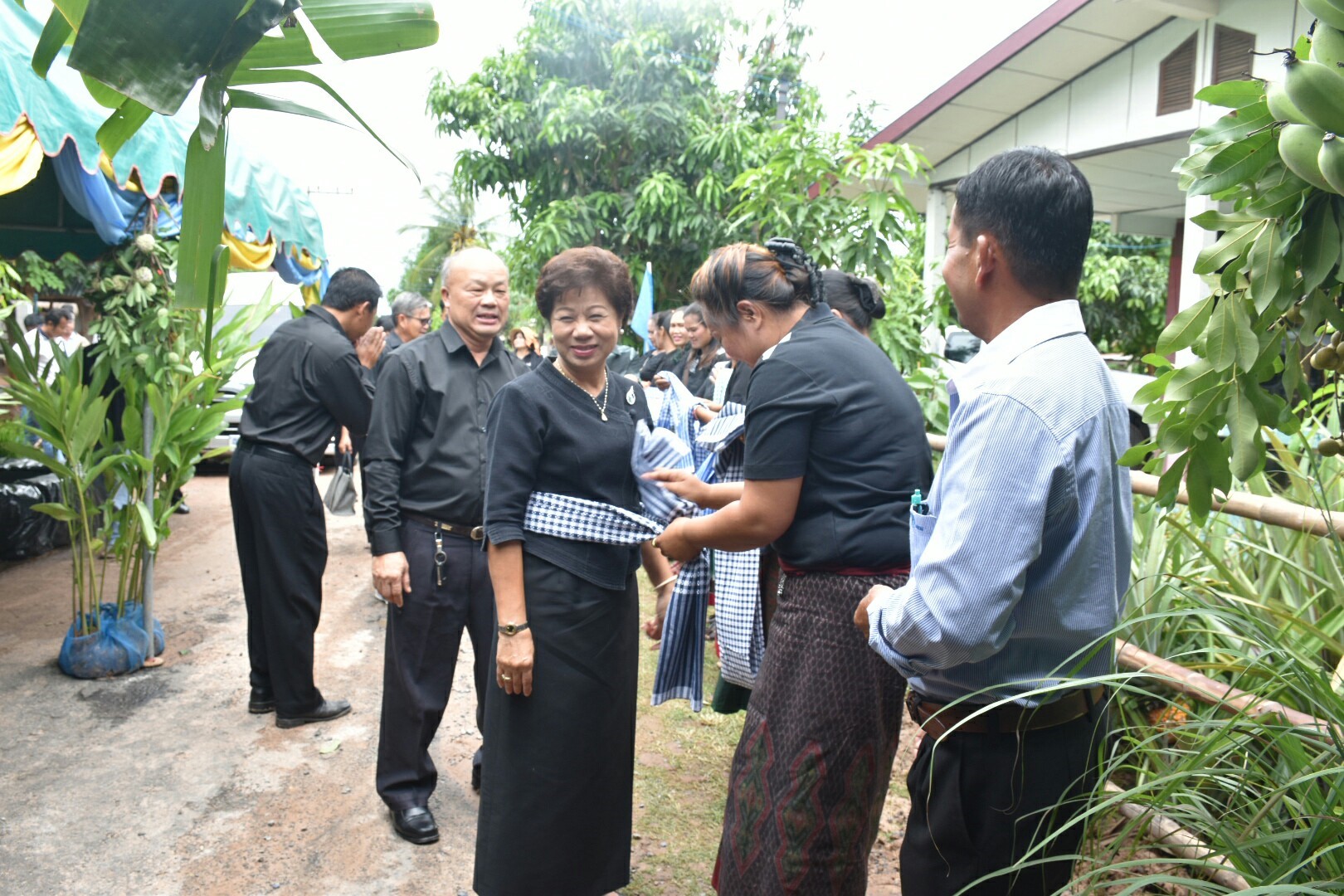 19 กรกฎาคม 2560 นางสาวศศิธร ปัญญาไว พัฒนาการจังหวัดมหาสารคาม  เป็นประธานคณะกรรมการประกวดหมู่บ้านเศรษฐกิจพอเพียงดีเด่น ปี 2560  ตามโครงการมหาสารคามน้อมนำปรัชญาเศรษฐกิจพอเพียง  เพื่อพัฒนาคุณภาพในชุมชน บ้านหนองโง้ง หมู่ที่ 10 ตำบลบ้านหวาย  อำเภอวาปีปทุม จังหวัดมหาสารคาม  Copy
