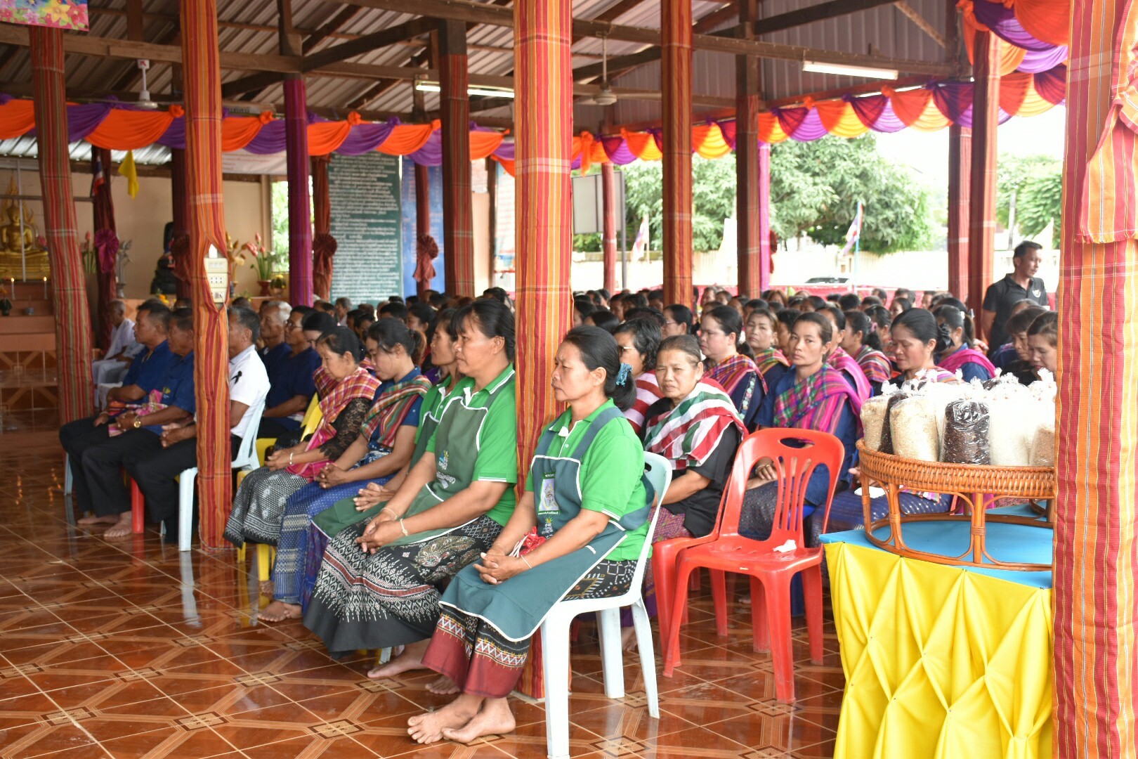 14 กรกฎาคม 2560 นางสาวศศิธร ปัญญาไว พัฒนาการจังหวัดมหาสารคาม  เป็นประธานคณะกรรมการประกวดหมู่บ้านเศรษฐกิจพอเพียงดีเด่น ปี 2560  ตามโครงการมหาสารคามน้อมนำปรัชญาเศรษฐกิจพอเพียง เพื่อพัฒนาคุณภาพในชุมชน บ้านหนองผือ หมู่ที่ 1 ตำบลหนองบัว อำเภอโกสุมพิสัย  จังหวัดมหาสารคาม