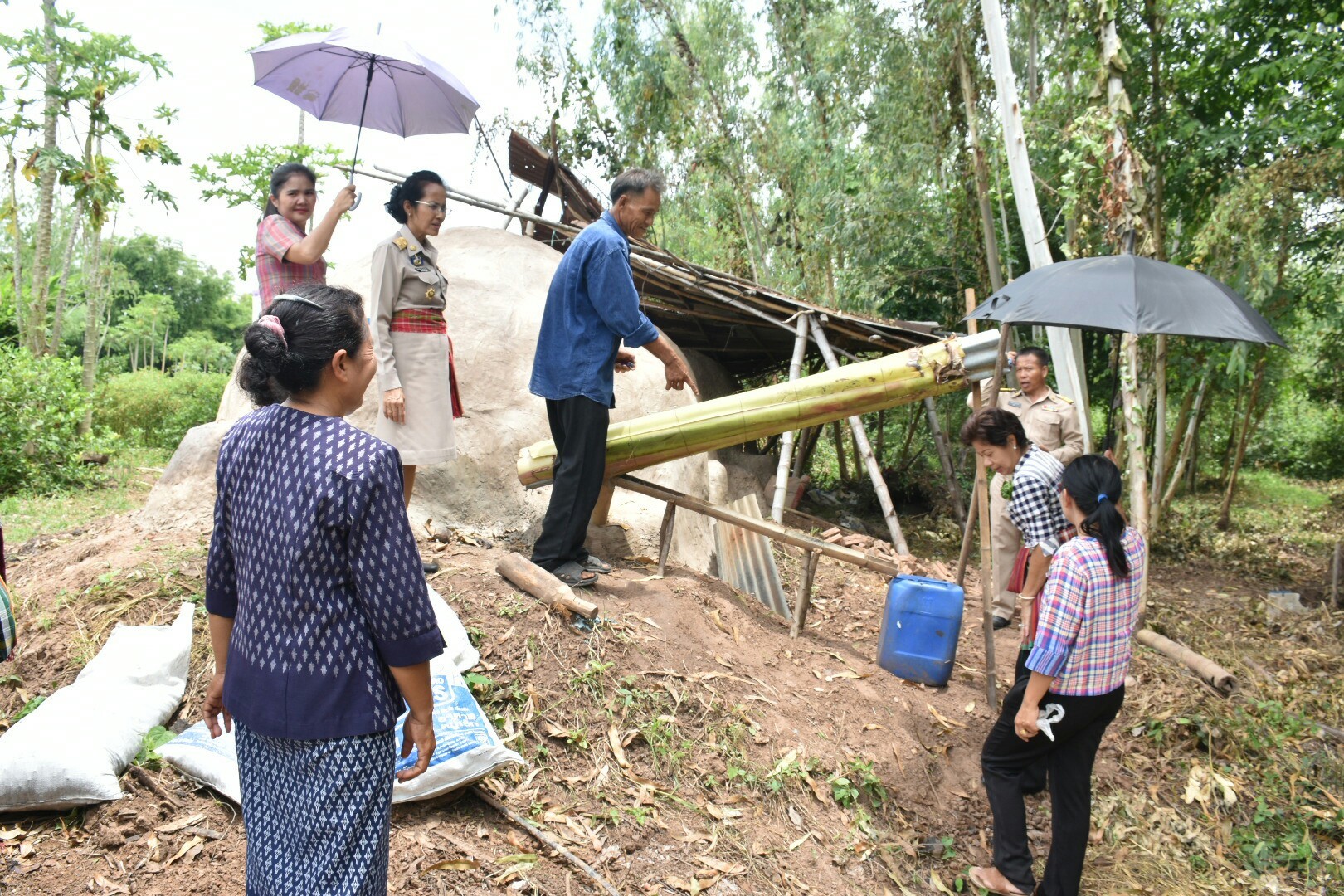 14 กรกฎาคม 2560 นางสาวศศิธร ปัญญาไว พัฒนาการจังหวัดมหาสารคาม  เป็นประธานคณะกรรมการประกวดหมู่บ้านเศรษฐกิจพอเพียงดีเด่น ปี 2560  ตามโครงการมหาสารคามน้อมนำปรัชญาเศรษฐกิจพอเพียง เพื่อพัฒนาคุณภาพในชุมชน บ้านหนองผือ หมู่ที่ 1 ตำบลหนองบัว อำเภอโกสุมพิสัย  จังหวัดมหาสารคาม