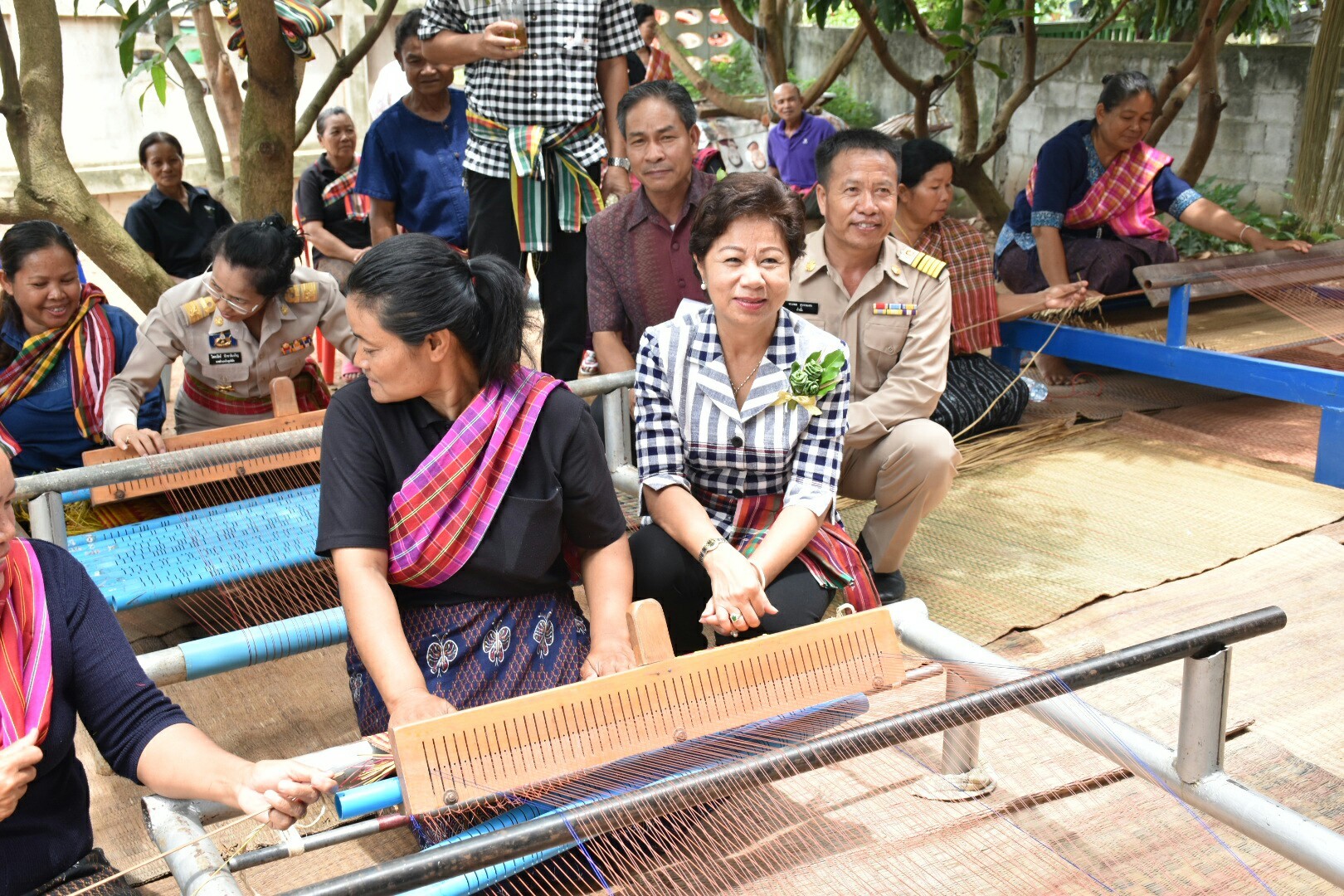 14 กรกฎาคม 2560 นางสาวศศิธร ปัญญาไว พัฒนาการจังหวัดมหาสารคาม  เป็นประธานคณะกรรมการประกวดหมู่บ้านเศรษฐกิจพอเพียงดีเด่น ปี 2560  ตามโครงการมหาสารคามน้อมนำปรัชญาเศรษฐกิจพอเพียง เพื่อพัฒนาคุณภาพในชุมชน บ้านหนองผือ หมู่ที่ 1 ตำบลหนองบัว อำเภอโกสุมพิสัย  จังหวัดมหาสารคาม