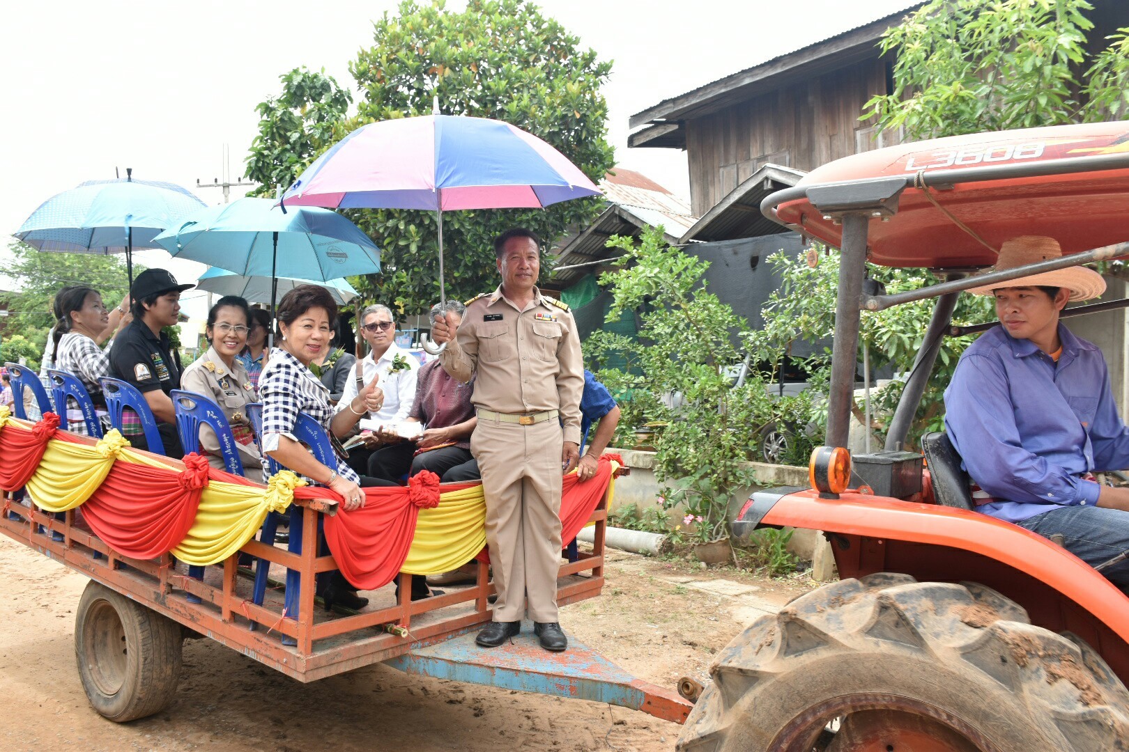 14 กรกฎาคม 2560 นางสาวศศิธร ปัญญาไว พัฒนาการจังหวัดมหาสารคาม  เป็นประธานคณะกรรมการประกวดหมู่บ้านเศรษฐกิจพอเพียงดีเด่น ปี 2560  ตามโครงการมหาสารคามน้อมนำปรัชญาเศรษฐกิจพอเพียง เพื่อพัฒนาคุณภาพในชุมชน บ้านหนองผือ หมู่ที่ 1 ตำบลหนองบัว อำเภอโกสุมพิสัย  จังหวัดมหาสารคาม