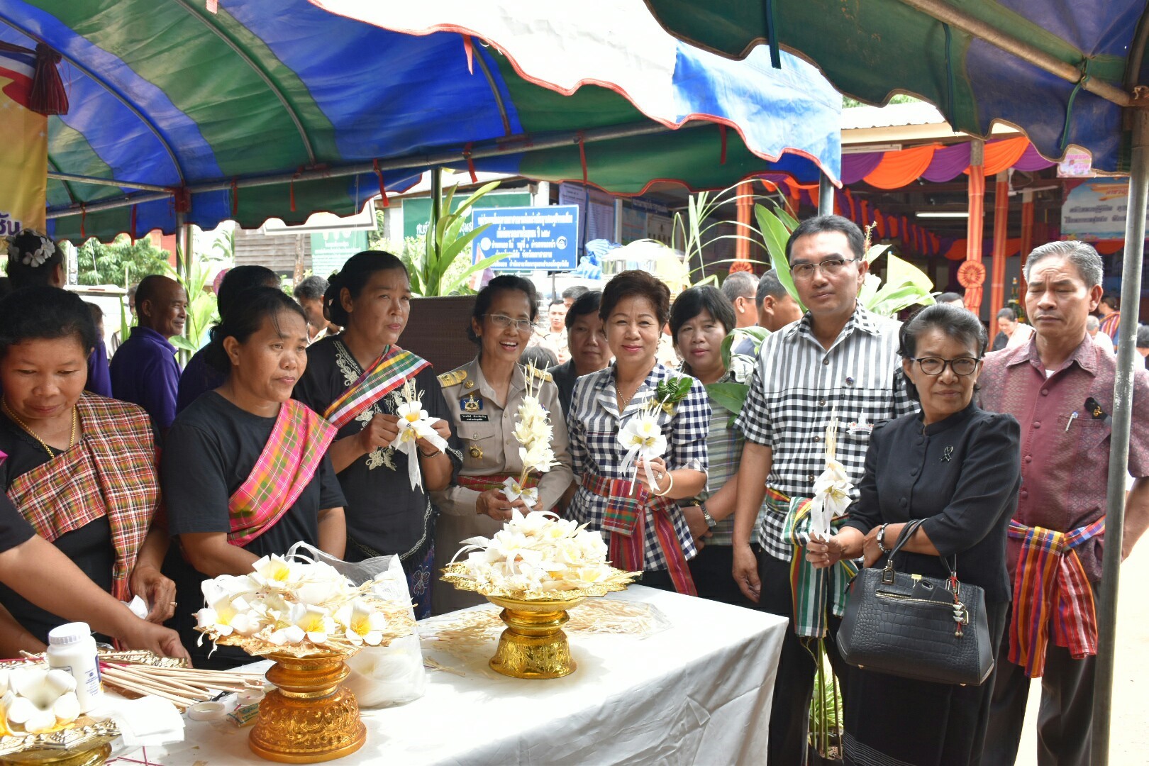 14 กรกฎาคม 2560 นางสาวศศิธร ปัญญาไว พัฒนาการจังหวัดมหาสารคาม  เป็นประธานคณะกรรมการประกวดหมู่บ้านเศรษฐกิจพอเพียงดีเด่น ปี 2560  ตามโครงการมหาสารคามน้อมนำปรัชญาเศรษฐกิจพอเพียง เพื่อพัฒนาคุณภาพในชุมชน บ้านหนองผือ หมู่ที่ 1 ตำบลหนองบัว อำเภอโกสุมพิสัย  จังหวัดมหาสารคาม
