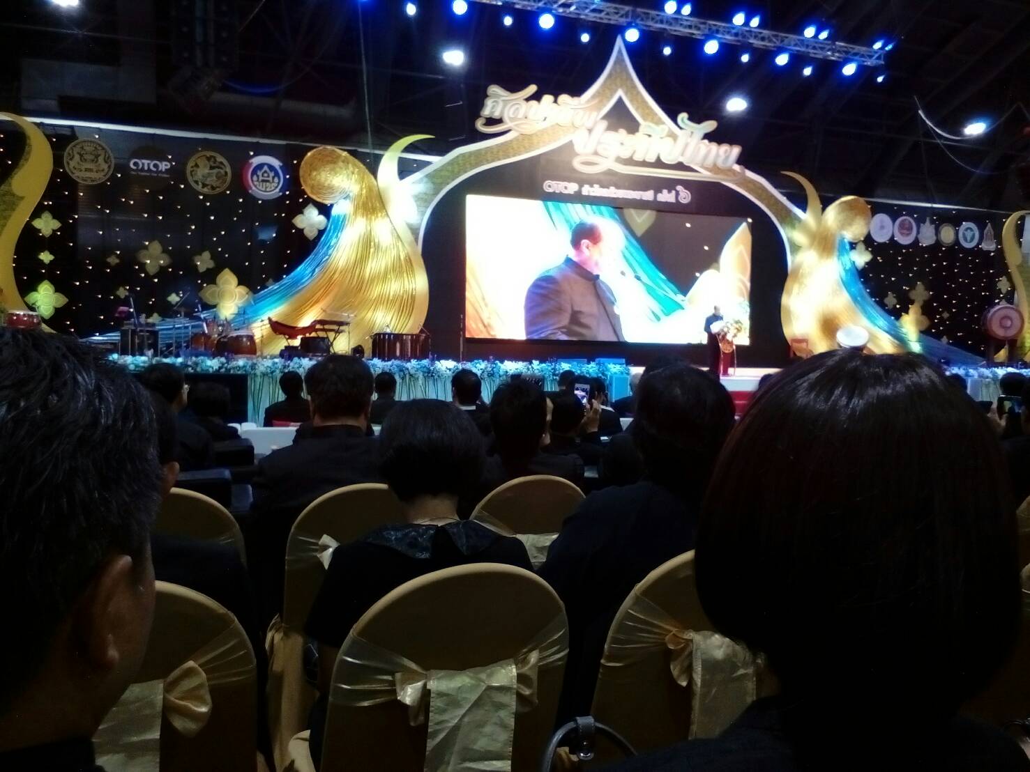 13 สิงหาคม 2560  พลเอก อนุพงษ์  เผ่าจินดา รัฐมนตรีว่าการกระทรวงมหาดไทย ให้เกียรติเป็นประธานพิธีเปิดงานศิลปาชีพ ประทีปไทย OTOP  ก้าวไกลด้วยพระบารมี
