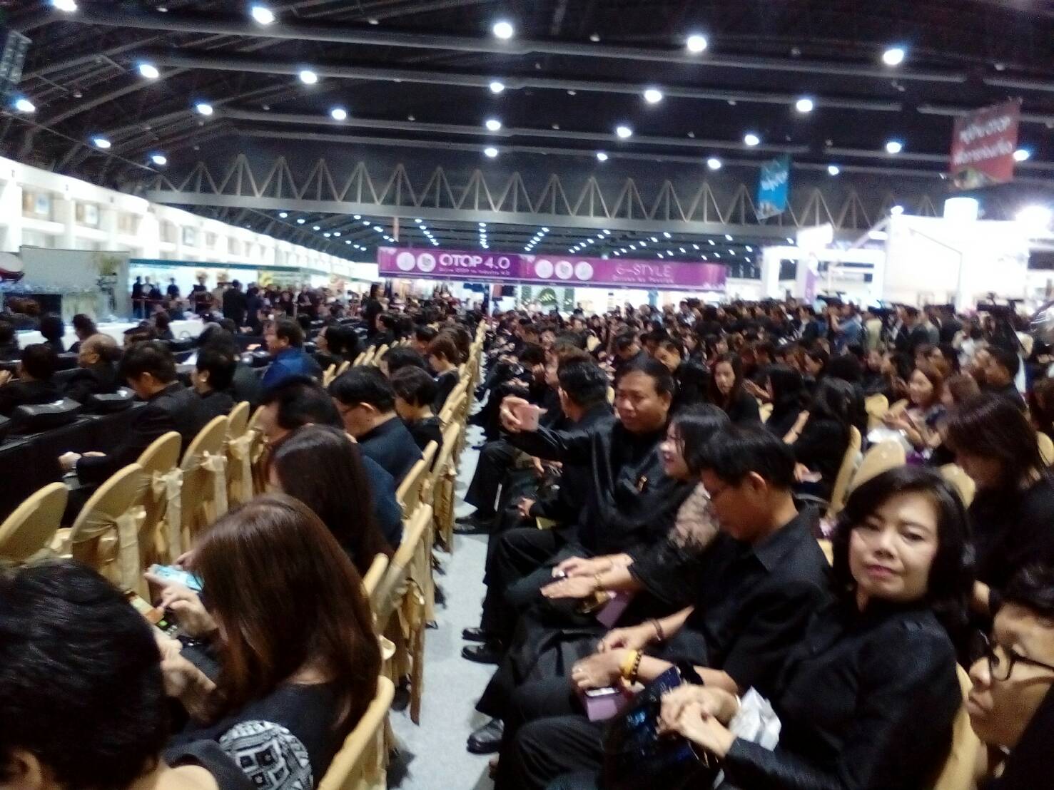 13 สิงหาคม 2560  พลเอก อนุพงษ์  เผ่าจินดา รัฐมนตรีว่าการกระทรวงมหาดไทย ให้เกียรติเป็นประธานพิธีเปิดงานศิลปาชีพ ประทีปไทย OTOP  ก้าวไกลด้วยพระบารมี