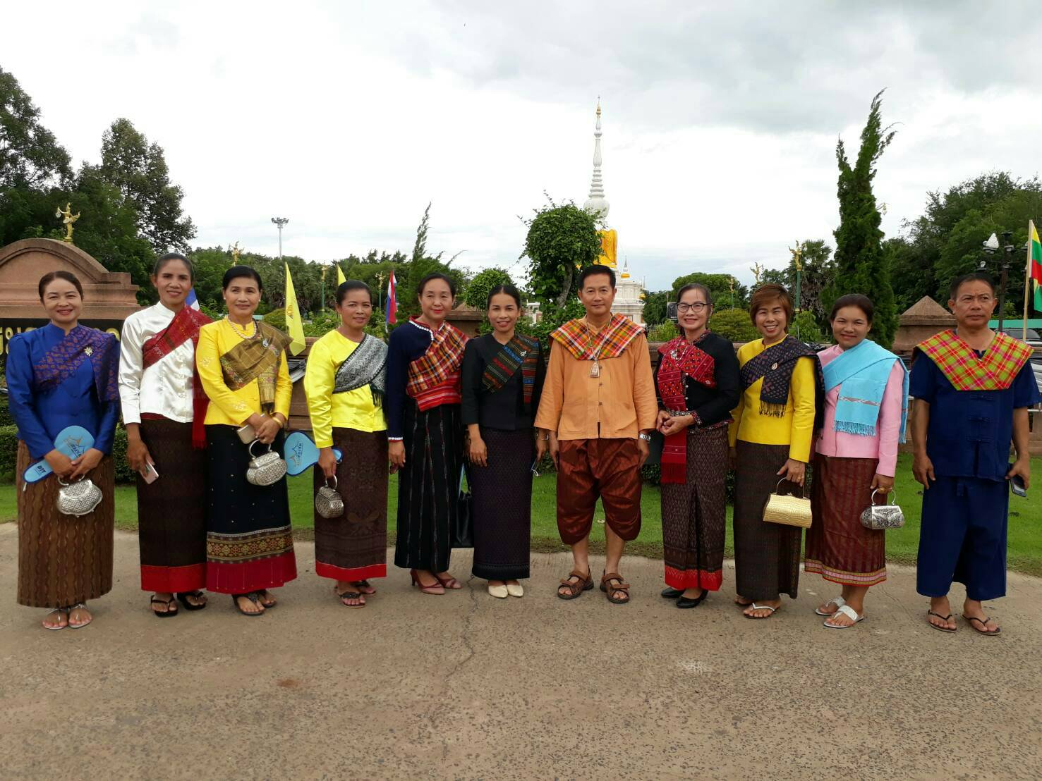 19 สิงหาคม 2560  สำนักงานพัฒนาชุมชนจังหวัดมหาสารคาม ร่วมพิธีเปิดงาน “ตลาดต้องชม พันปีจำปาศรีนคร” ณ บริเวณพระบรมธาตุนาดูน อำเภอนาดูน จังหวัดมหาสารคาม