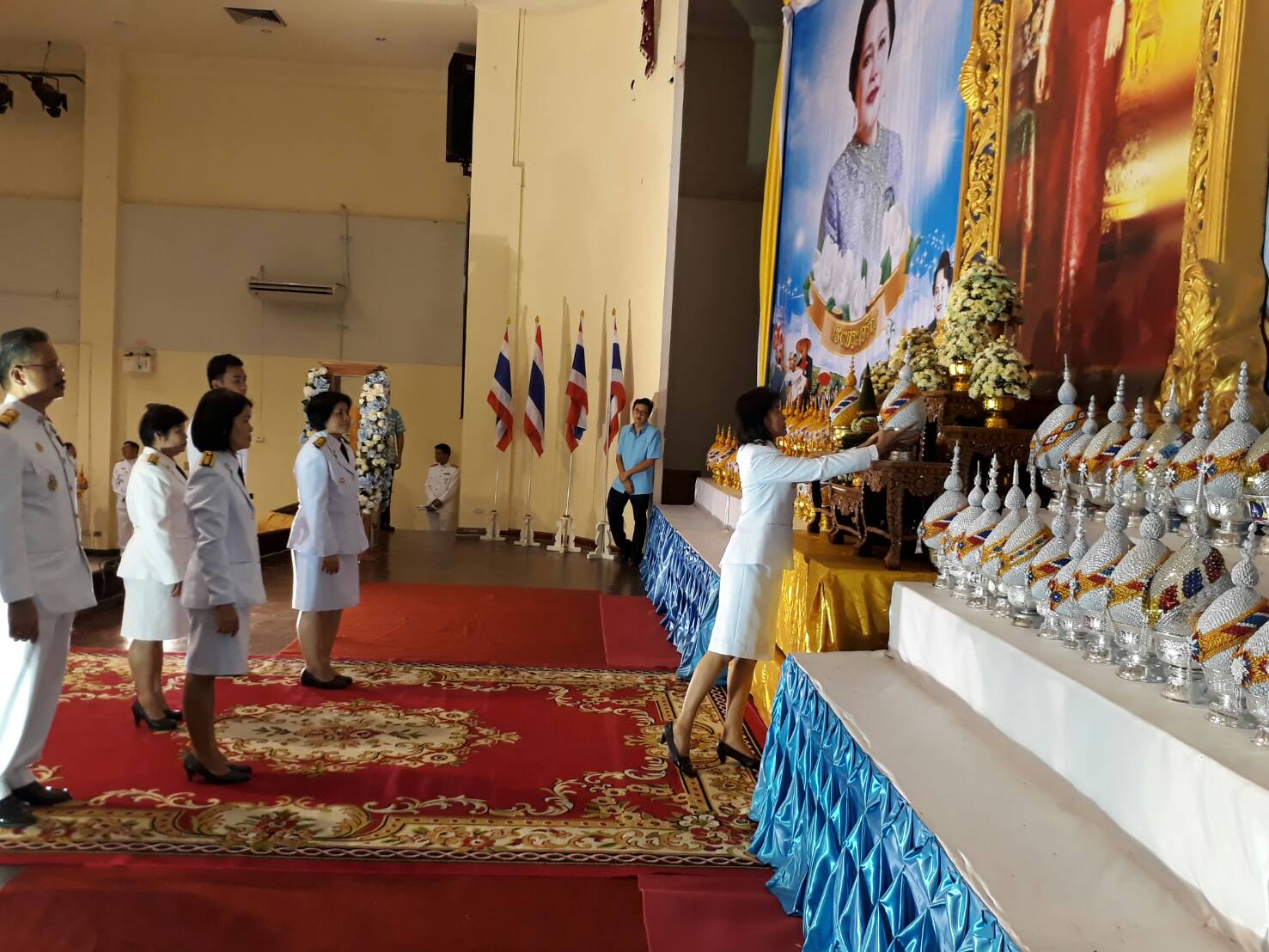 12 สิงหาคม 2560  สำนักงานพัฒนาชุมชนจังหวัดมหาสารคาม ร่วมพิธีถวายเครื่องราชสักการะถวายพระพรชัยมงคลสมเด็จพระนางเจ้าสิริกิติ์ พระบรมราชินีนาถ ในรัชการที่ 9  เนื่องในโอกาสวันเฉลิมพระชนมพรรษา 85 พรรษา  Copy