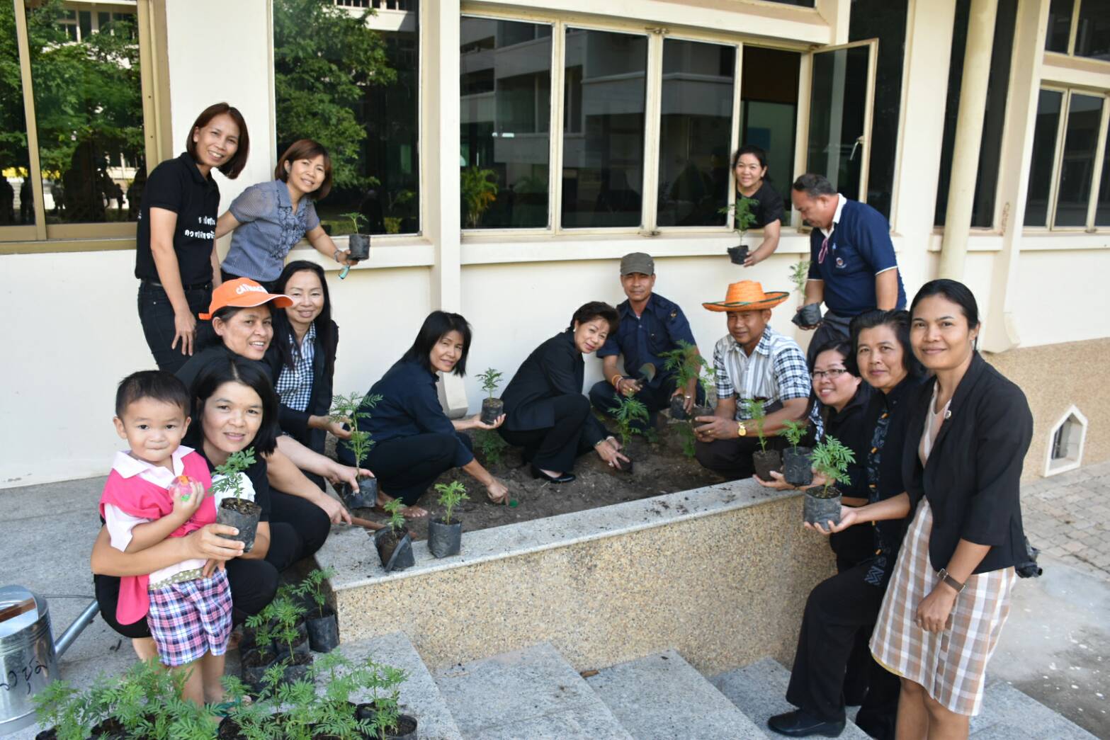 11 สิงหาคม 2560  นายเสนห์ นนทะโชติ ผู้ว่าราชการจังหวัดมหาสารคาม  เป็นประธานกิจกรรมวันปลูกดอกดาวเรืองและดอกไม้สีเหลือง ถวายอาลัยสำหรับประดับตกแต่งบริเวณพิธีถวายดอกไม้จันทน์ พระบาทสมเด็จพระปรมินทร มหาภูมิพลอดุยเดช บรมนาถบพิตร