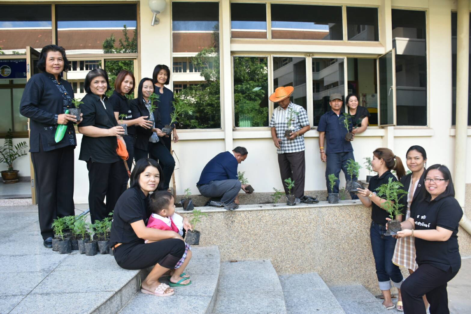 11 สิงหาคม 2560  นายเสนห์ นนทะโชติ ผู้ว่าราชการจังหวัดมหาสารคาม  เป็นประธานกิจกรรมวันปลูกดอกดาวเรืองและดอกไม้สีเหลือง ถวายอาลัยสำหรับประดับตกแต่งบริเวณพิธีถวายดอกไม้จันทน์ พระบาทสมเด็จพระปรมินทร มหาภูมิพลอดุยเดช บรมนาถบพิตร