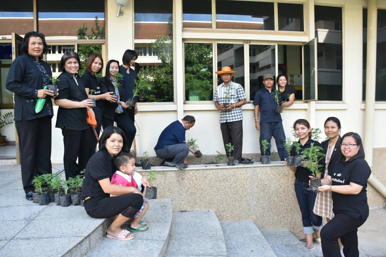11 สิงหาคม 2560  นายเสนห์ นนทะโชติ ผู้ว่าราชการจังหวัดมหาสารคาม  เป็นประธานกิจกรรมวันปลูกดอกดาวเรืองและดอกไม้สีเหลือง ถวายอาลัยสำหรับประดับตกแต่งบริเวณพิธีถวายดอกไม้จันทน์ พระบาทสมเด็จพระปรมินทร มหาภูมิพลอดุยเดช บรมนาถบพิตร