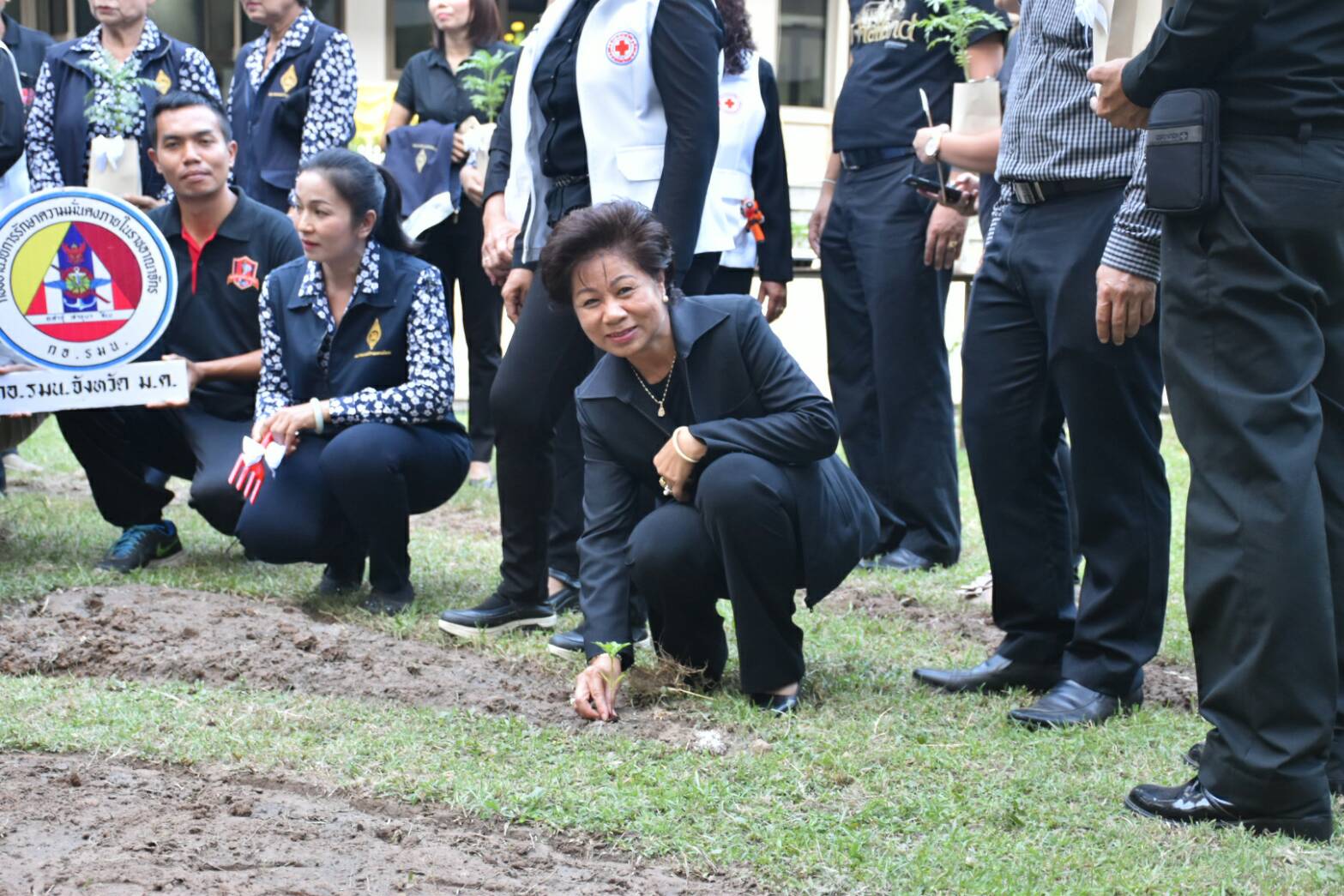 11 สิงหาคม 2560  นายเสนห์ นนทะโชติ ผู้ว่าราชการจังหวัดมหาสารคาม  เป็นประธานกิจกรรมวันปลูกดอกดาวเรืองและดอกไม้สีเหลือง ถวายอาลัยสำหรับประดับตกแต่งบริเวณพิธีถวายดอกไม้จันทน์ พระบาทสมเด็จพระปรมินทร มหาภูมิพลอดุยเดช บรมนาถบพิตร