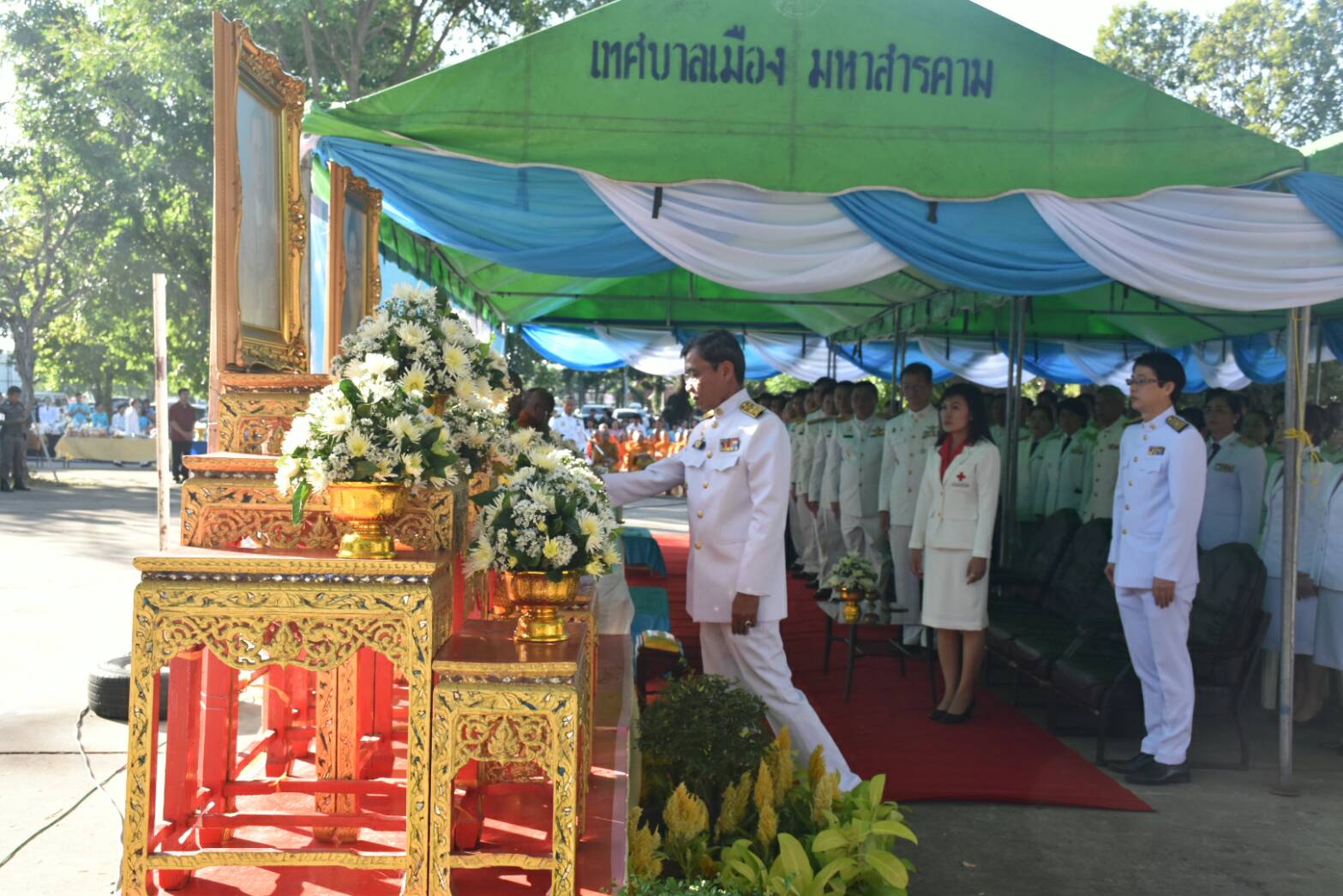 12 สิงหาคม 2560  นายเสนห์ นนทะโชติ ผู้ว่าราชการจังหวัดมหาสารคาม  เป็นประธานพิธีทำบุญตักบาตรการจัดงานเฉลิมพระเกียรติสมเด็จพระนางเจ้าสิริกิติ์ พระบรมราชินีนาถ ในรัชการที่ 9  เนื่องในโอกาสวันเฉลิมพระชนมพรรษา 85 พรรษา