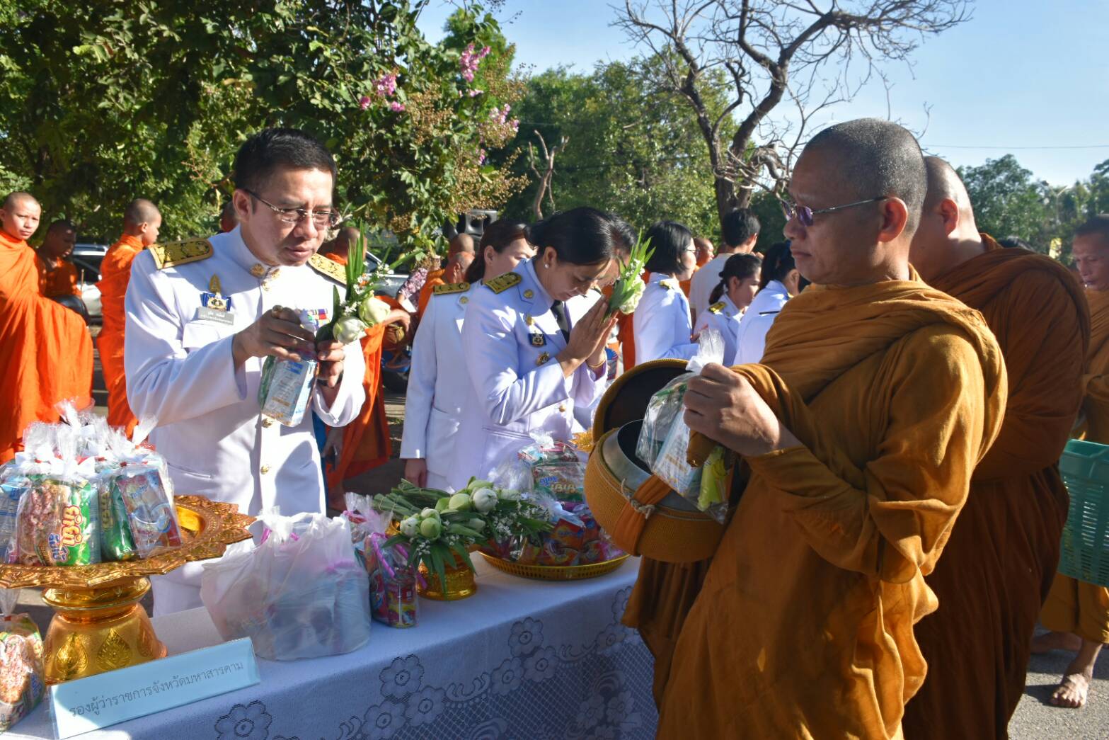 12 สิงหาคม 2560  นายเสนห์ นนทะโชติ ผู้ว่าราชการจังหวัดมหาสารคาม  เป็นประธานพิธีทำบุญตักบาตรการจัดงานเฉลิมพระเกียรติสมเด็จพระนางเจ้าสิริกิติ์ พระบรมราชินีนาถ ในรัชการที่ 9  เนื่องในโอกาสวันเฉลิมพระชนมพรรษา 85 พรรษา