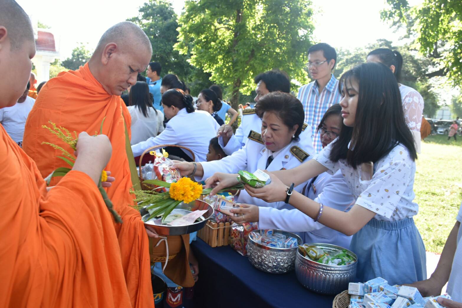 12 สิงหาคม 2560  นายเสนห์ นนทะโชติ ผู้ว่าราชการจังหวัดมหาสารคาม  เป็นประธานพิธีทำบุญตักบาตรการจัดงานเฉลิมพระเกียรติสมเด็จพระนางเจ้าสิริกิติ์ พระบรมราชินีนาถ ในรัชการที่ 9  เนื่องในโอกาสวันเฉลิมพระชนมพรรษา 85 พรรษา