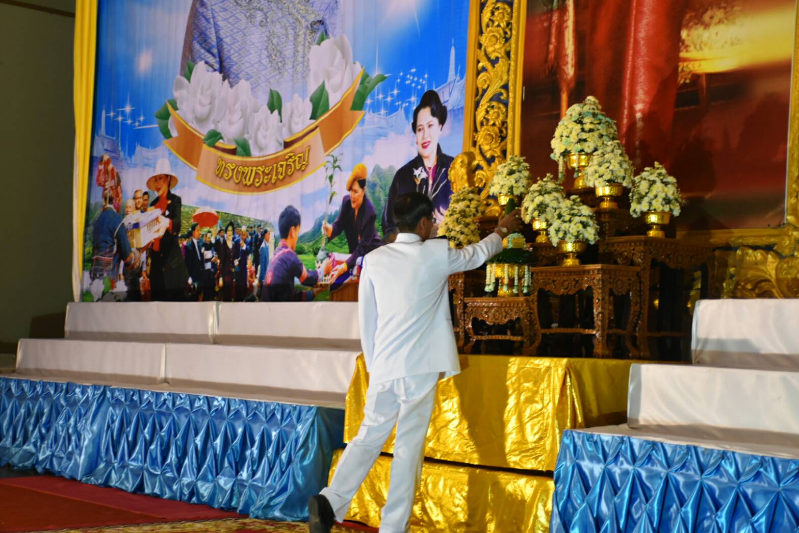 12 สิงหาคม 2560  นายเสนห์ นนทะโชติ ผู้ว่าราชการจังหวัดมหาสารคาม  เป็นประธานพิธีลงนามถวายพระพรชัยมงคลสมเด็จพระนางเจ้าสิริกิติ์ พระบรมราชินีนาถ ในรัชการที่ 9  เนื่องในโอกาสวันเฉลิมพระชนมพรรษา 85 พรรษา  Copy