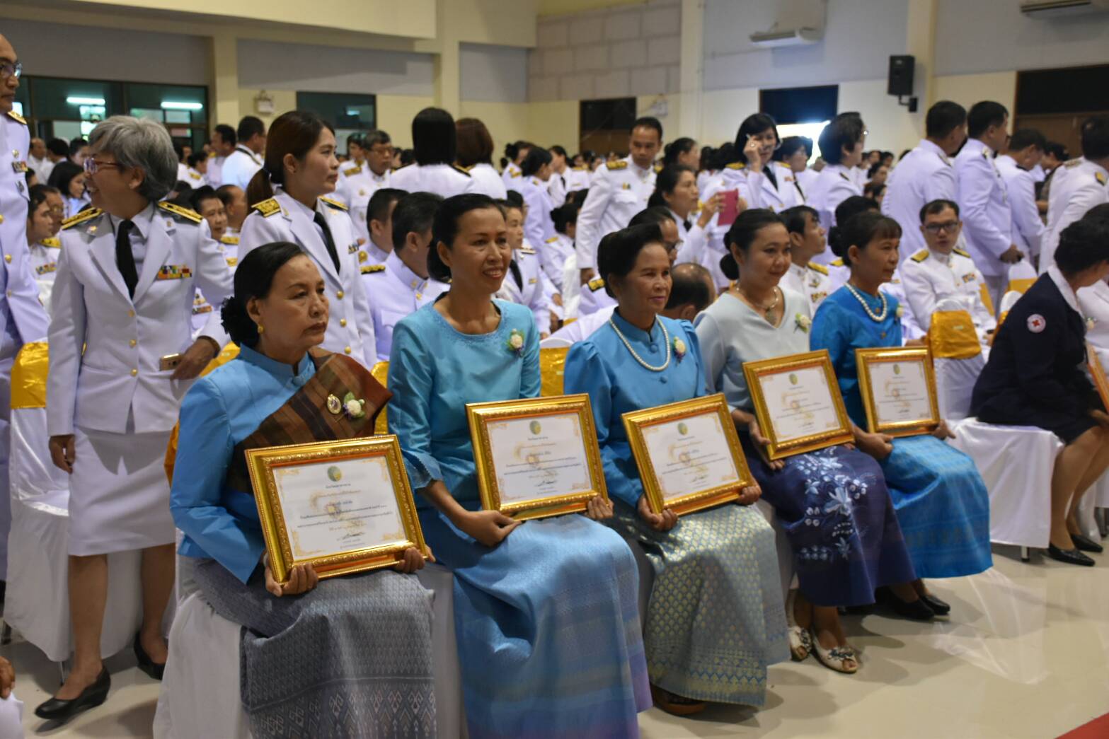12 สิงหาคม 2560  นายเสนห์ นนทะโชติ ผู้ว่าราชการจังหวัดมหาสารคาม  เป็นประธานพิธีลงนามถวายพระพรชัยมงคลสมเด็จพระนางเจ้าสิริกิติ์ พระบรมราชินีนาถ ในรัชการที่ 9  เนื่องในโอกาสวันเฉลิมพระชนมพรรษา 85 พรรษา  Copy
