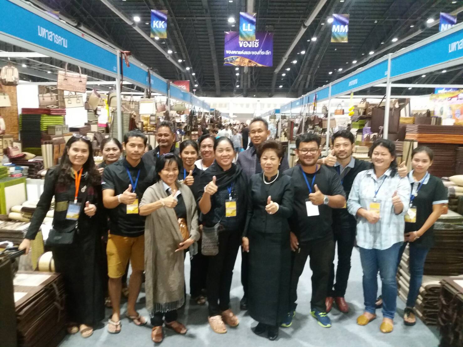 13 สิงหาคม 2560  พลเอก อนุพงษ์  เผ่าจินดา รัฐมนตรีว่าการกระทรวงมหาดไทย ให้เกียรติเป็นประธานพิธีเปิดงานศิลปาชีพ ประทีปไทย OTOP  ก้าวไกลด้วยพระบารมี