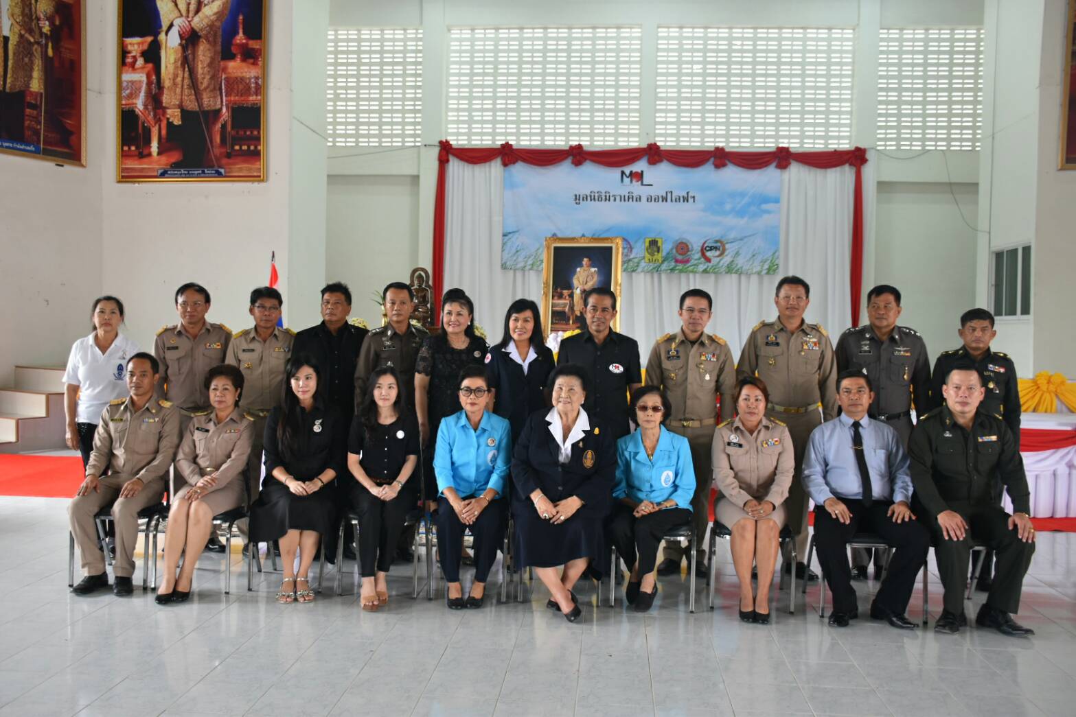 18 สิงหาคม 2560  ดร.มนัส โนนุช กรรมการและผู้อำนวยการสำนักนโยบายและแผนมูลนิธิมิราเคิล ออฟไลฟ์ฯ เป็นประธานในพิธีมอบสิ่งของพระราชทานตามโครงการ “หนึ่งใจ…ช่วยเหลือผู้ประสบภัย”