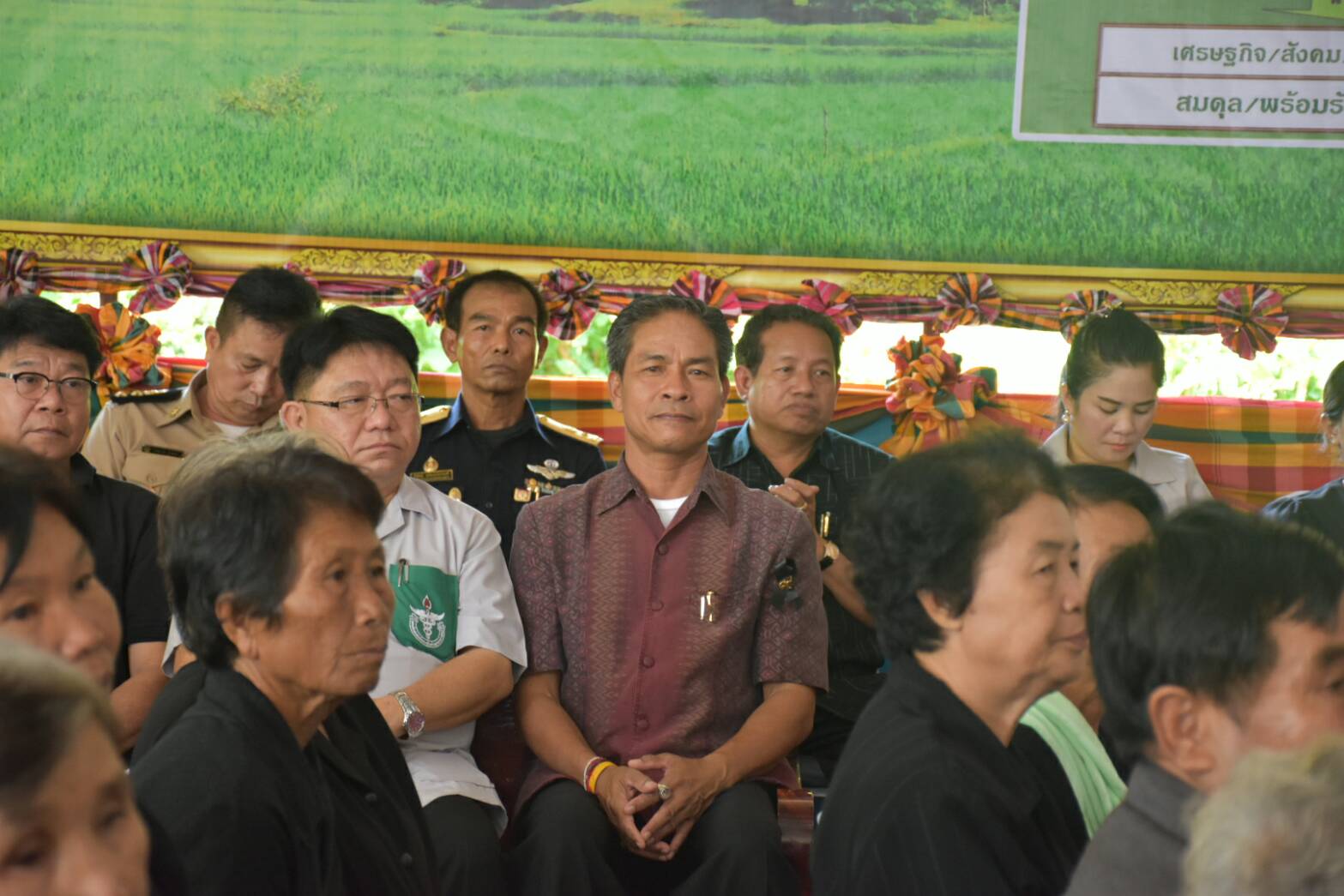 23 สิงหาคม 2560  นางไพเราะ รอยตระกูล รองผู้ว่าราชการจังหวัดมหาสารคามเป็นประธานโครงการปกป้องและเชิดชูสถาบันพระมหากษัตริย์  และหน่วยบำบัดทุกข์ บำรุงสุข สร้างรอยยิ้มให้ประชาชนจังหวัดมหาสารคาม  ประจำปีงบประมาณ 2560