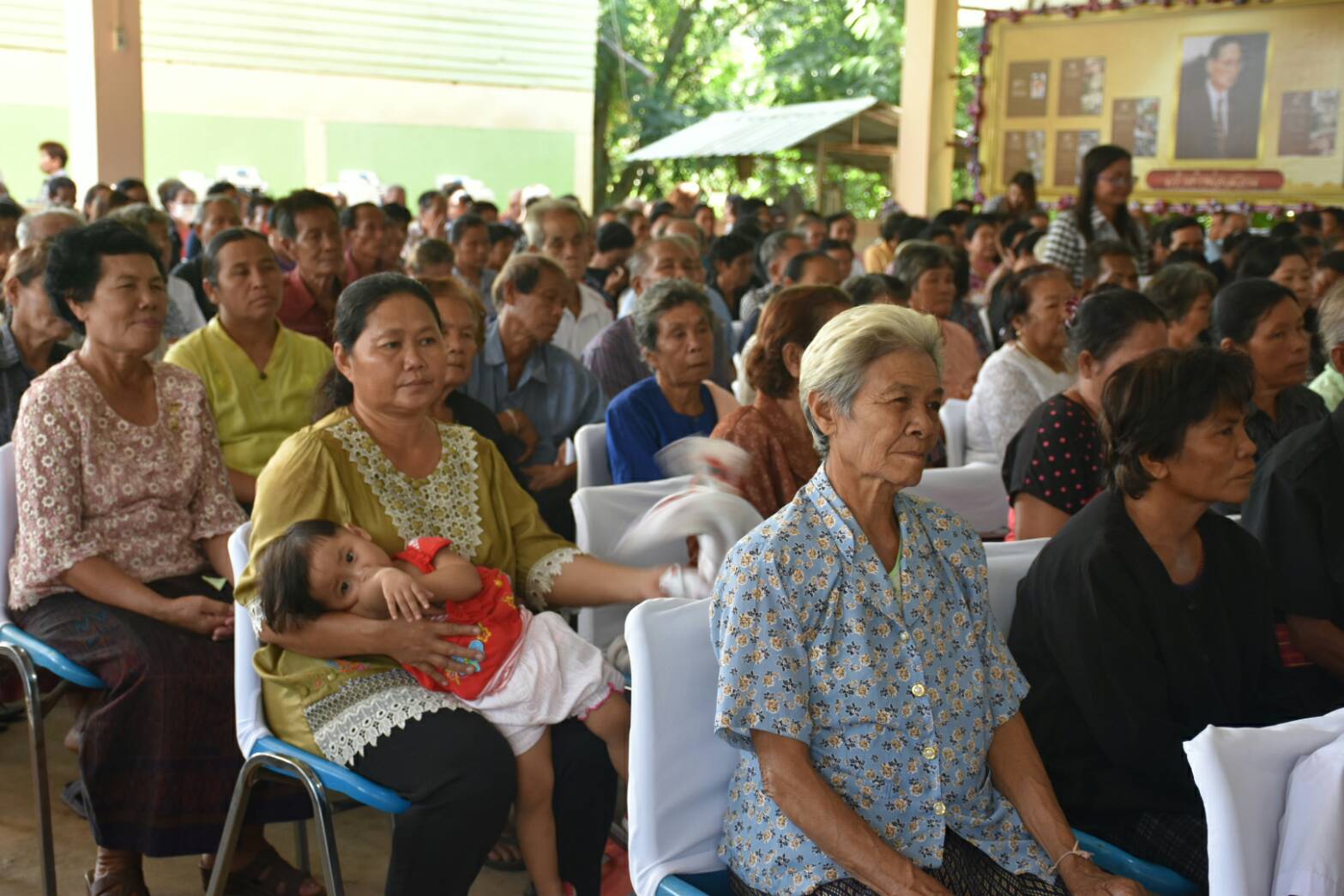 23 สิงหาคม 2560  นางไพเราะ รอยตระกูล รองผู้ว่าราชการจังหวัดมหาสารคามเป็นประธานโครงการปกป้องและเชิดชูสถาบันพระมหากษัตริย์  และหน่วยบำบัดทุกข์ บำรุงสุข สร้างรอยยิ้มให้ประชาชนจังหวัดมหาสารคาม  ประจำปีงบประมาณ 2560