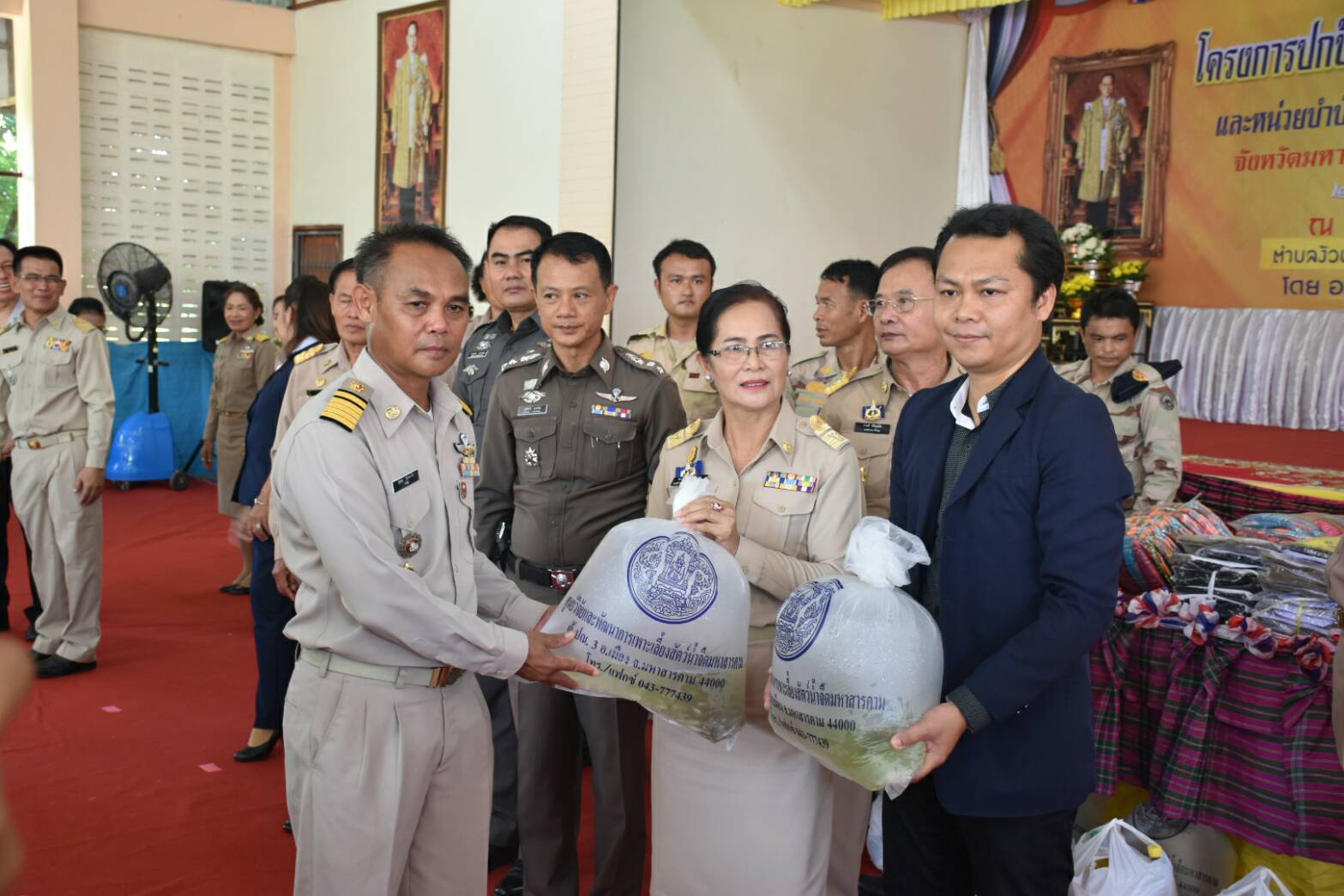 23 สิงหาคม 2560  นางไพเราะ รอยตระกูล รองผู้ว่าราชการจังหวัดมหาสารคามเป็นประธานโครงการปกป้องและเชิดชูสถาบันพระมหากษัตริย์  และหน่วยบำบัดทุกข์ บำรุงสุข สร้างรอยยิ้มให้ประชาชนจังหวัดมหาสารคาม  ประจำปีงบประมาณ 2560
