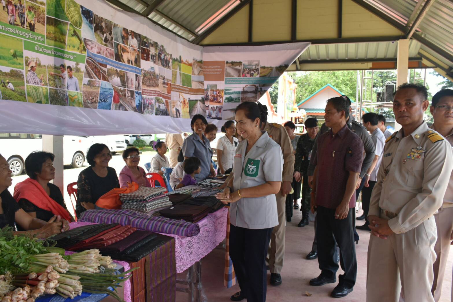 23 สิงหาคม 2560  นางไพเราะ รอยตระกูล รองผู้ว่าราชการจังหวัดมหาสารคามเป็นประธานโครงการปกป้องและเชิดชูสถาบันพระมหากษัตริย์  และหน่วยบำบัดทุกข์ บำรุงสุข สร้างรอยยิ้มให้ประชาชนจังหวัดมหาสารคาม  ประจำปีงบประมาณ 2560