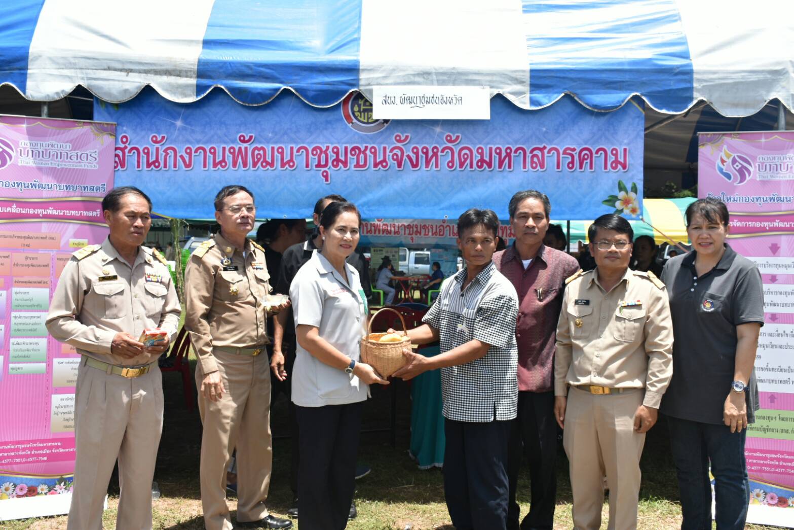 23 สิงหาคม 2560  นางไพเราะ รอยตระกูล รองผู้ว่าราชการจังหวัดมหาสารคามเป็นประธานโครงการปกป้องและเชิดชูสถาบันพระมหากษัตริย์  และหน่วยบำบัดทุกข์ บำรุงสุข สร้างรอยยิ้มให้ประชาชนจังหวัดมหาสารคาม  ประจำปีงบประมาณ 2560