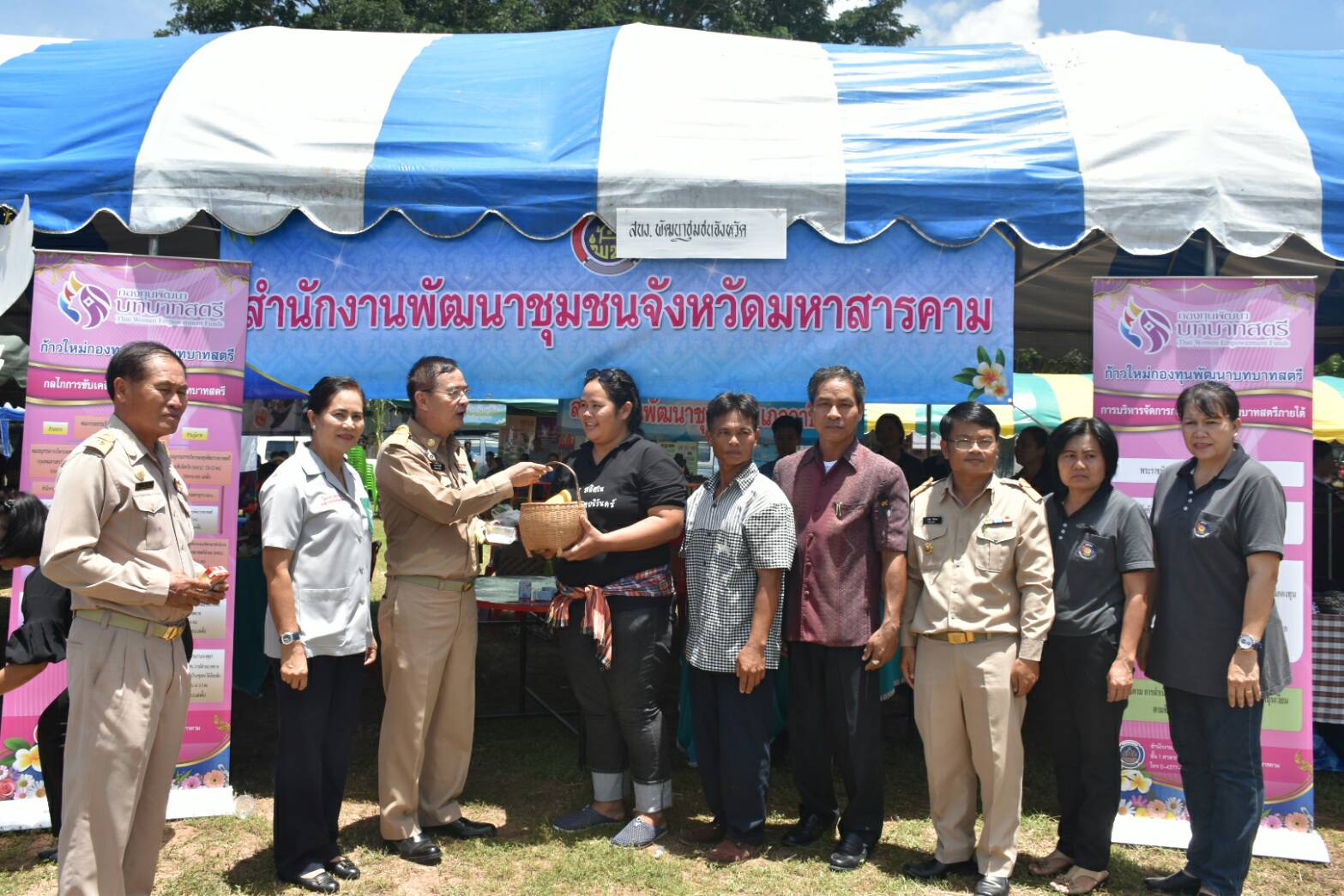 23 สิงหาคม 2560  นางไพเราะ รอยตระกูล รองผู้ว่าราชการจังหวัดมหาสารคามเป็นประธานโครงการปกป้องและเชิดชูสถาบันพระมหากษัตริย์  และหน่วยบำบัดทุกข์ บำรุงสุข สร้างรอยยิ้มให้ประชาชนจังหวัดมหาสารคาม  ประจำปีงบประมาณ 2560