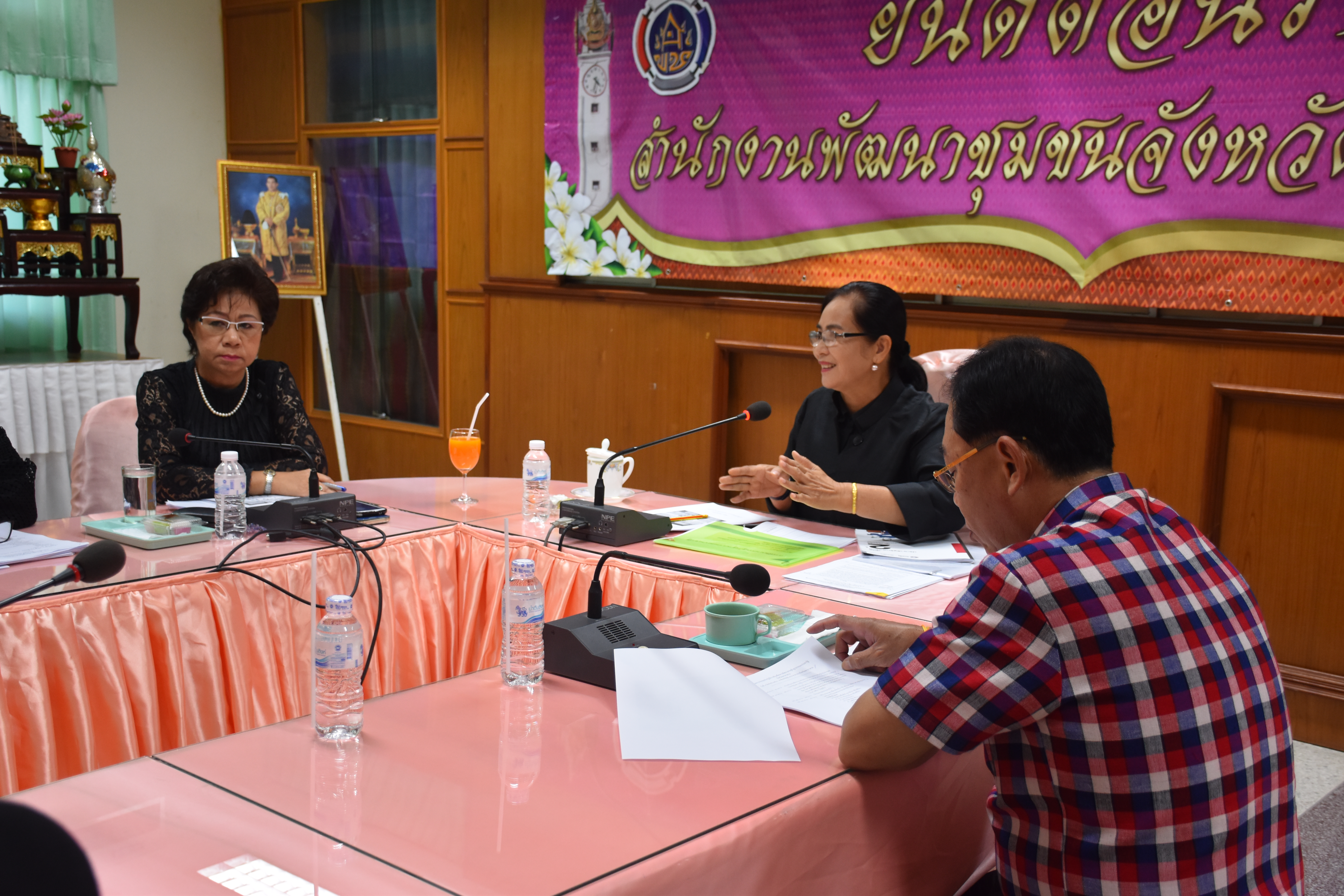 9 สิงหาคม 2560 นางไพเราะ รอยตระกูล รองผู้ว่าราชการจังหวัดมหาสารคาม เป็นประธานการประชุมเชิงปฏิบัติการขับเคลื่อนการพัฒนา เศรษฐกิจฐานรากและประชารัฐจังหวัดมหาสารคาม  โครงการสนับสนุนการขับเคลื่อนเศรษฐกิจฐานรากและประชารัฐ (ระดับจังหวัด)