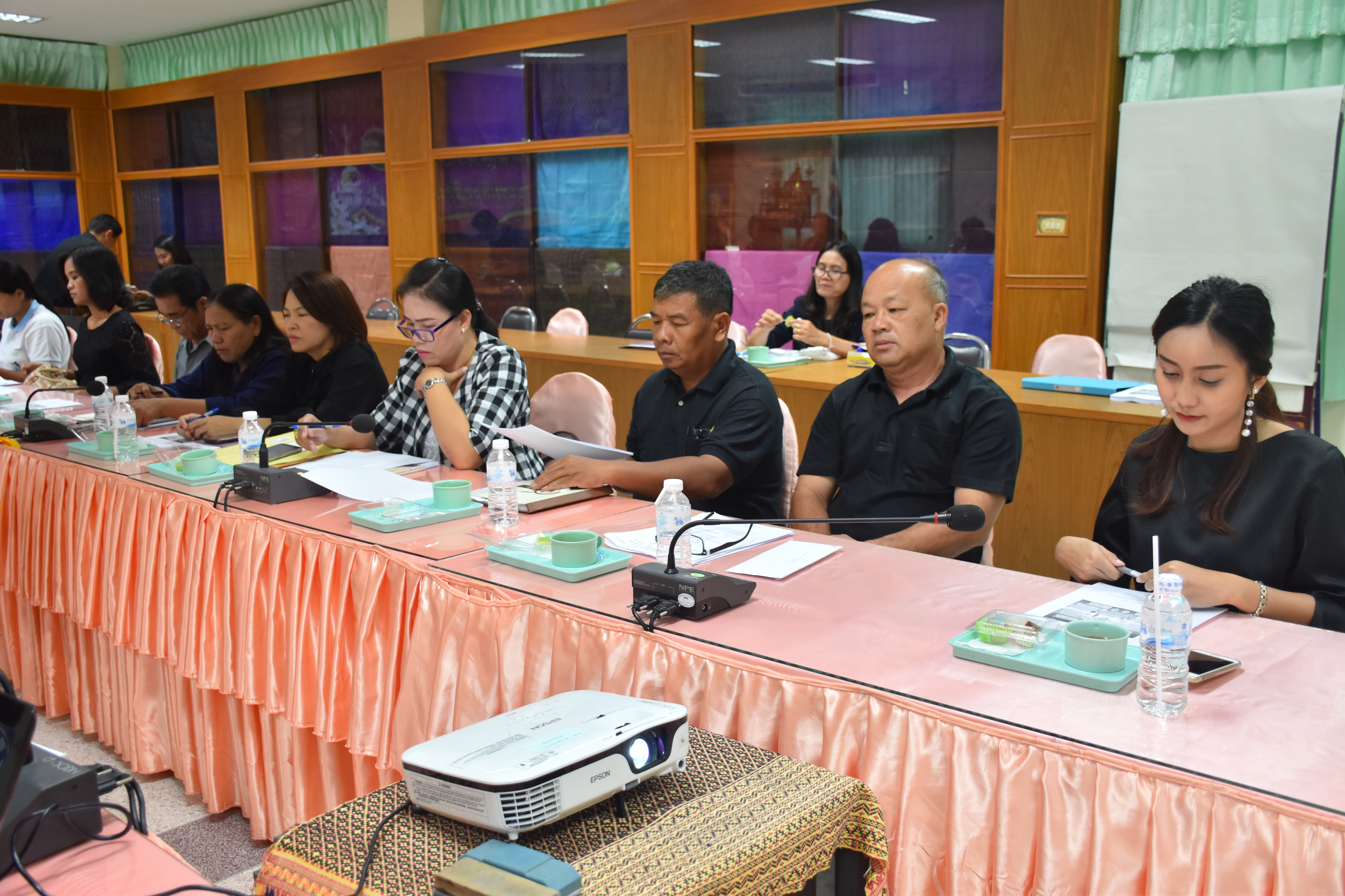 9 สิงหาคม 2560 นางไพเราะ รอยตระกูล รองผู้ว่าราชการจังหวัดมหาสารคาม เป็นประธานการประชุมเชิงปฏิบัติการขับเคลื่อนการพัฒนา เศรษฐกิจฐานรากและประชารัฐจังหวัดมหาสารคาม  โครงการสนับสนุนการขับเคลื่อนเศรษฐกิจฐานรากและประชารัฐ (ระดับจังหวัด)