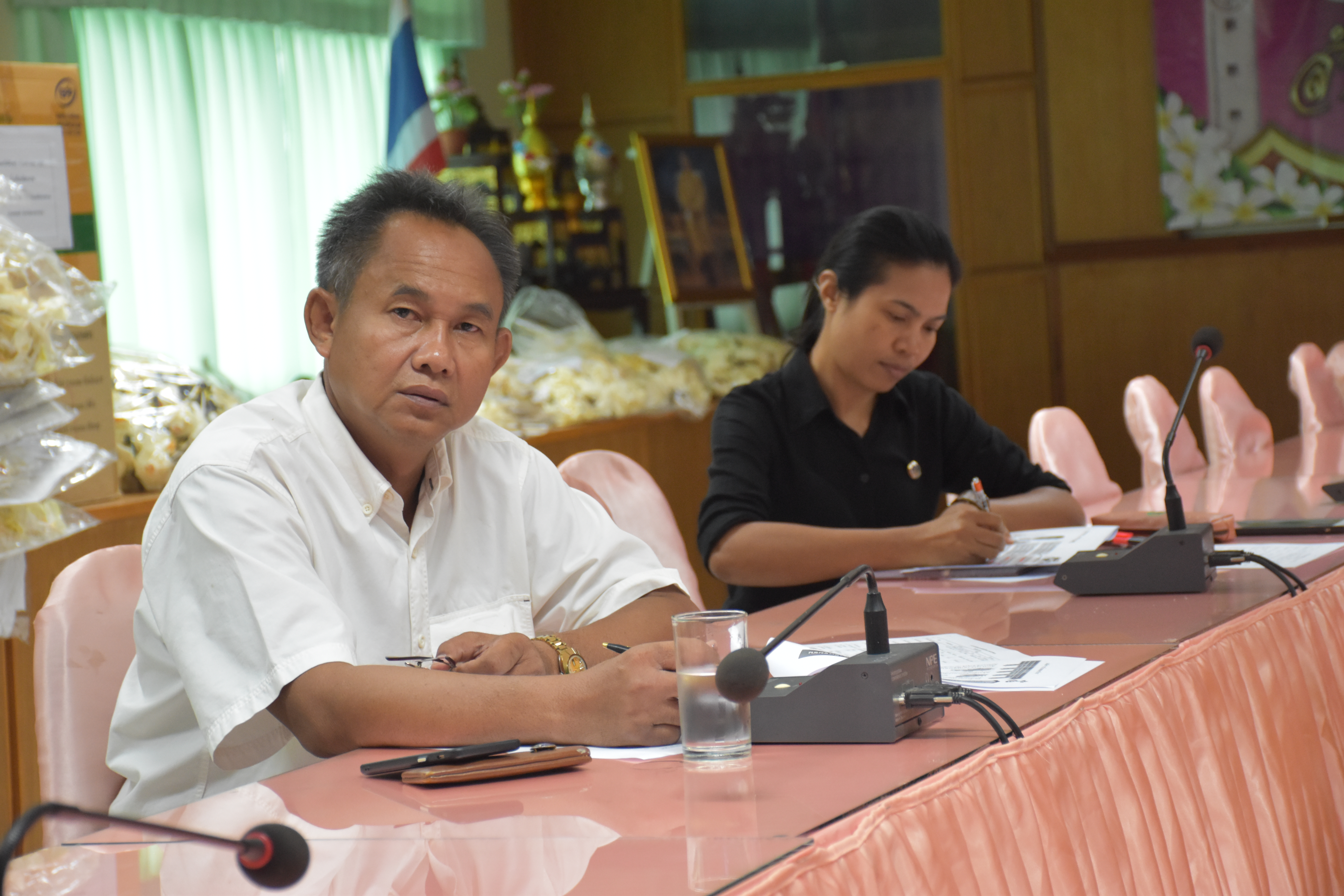 16 สิงหาคม 2560  สำนักงานพัฒนาชุมชนจังหวัดมหาสารคามร่วมรับฟังการประชุมกรมการพัฒนาชุมชนผ่านระบบ TV Conference  เรื่อง การติดตามเร่งรัดการใช้จ่ายงบประมาณ และการประชุมสร้างความเข้าใจโครงการพัฒนาศักยภาพสัมมาชีพชุมชน