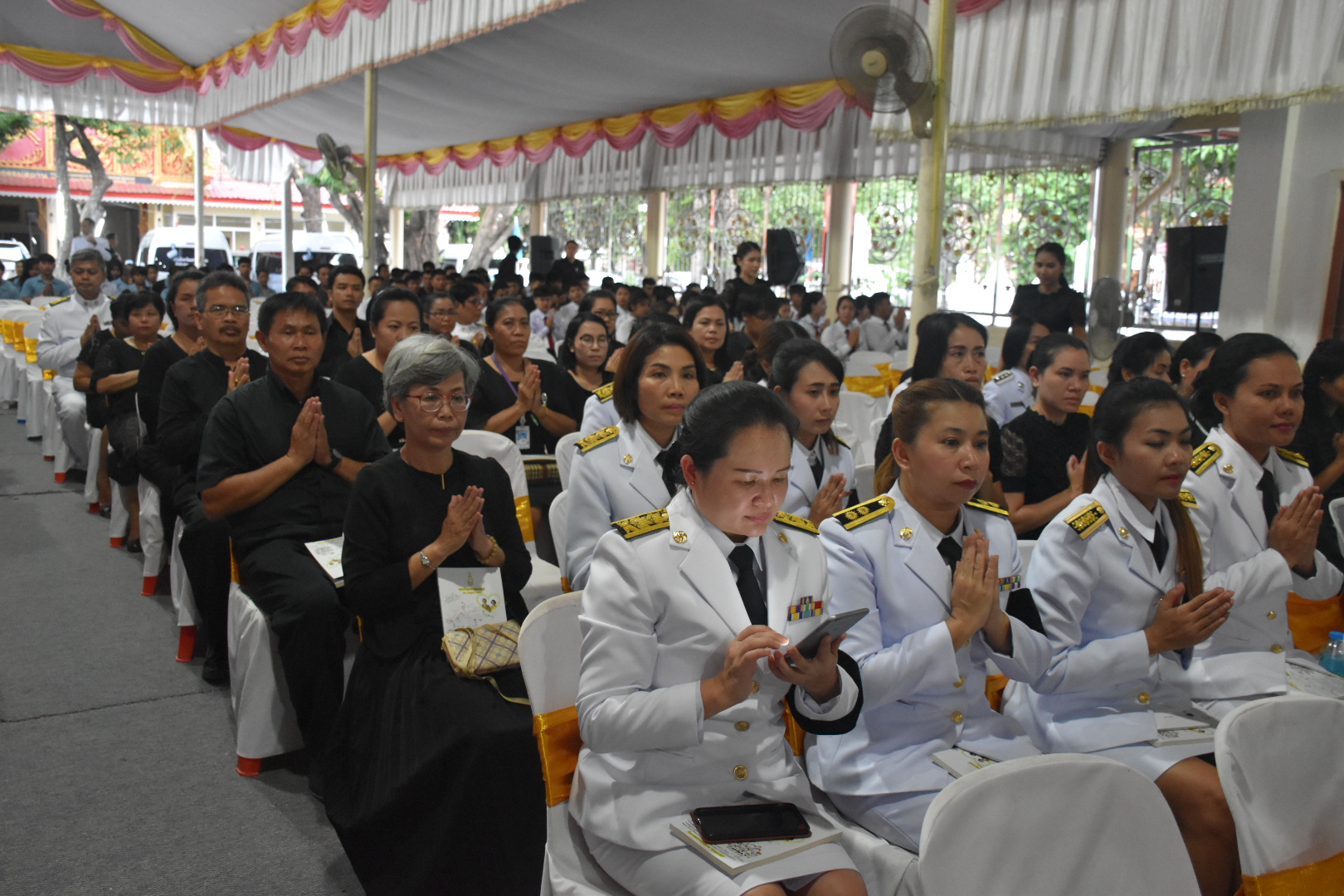 22 สิงหาคม 2560 หัวหน้ากลุ่มงานสารสนเทศฯ  ร่วมพิธีมหามงคลเจริญพระพุทธมนต์ถวายพระราชกุศล พระบาทสมเด็จพระปรมินทรมหาภูมิพลอดุลยเดช  บรมนาถบพิตร และถวายพระพรชัยมงคล สมเด็จพระนางเจ้าสิริกิติ์ พระบรมราชินีนาถในรัชกาลที่ 9  เนื่องในโอกาสวันเฉลิมพระชนมพรรษา 85 พรรษา
