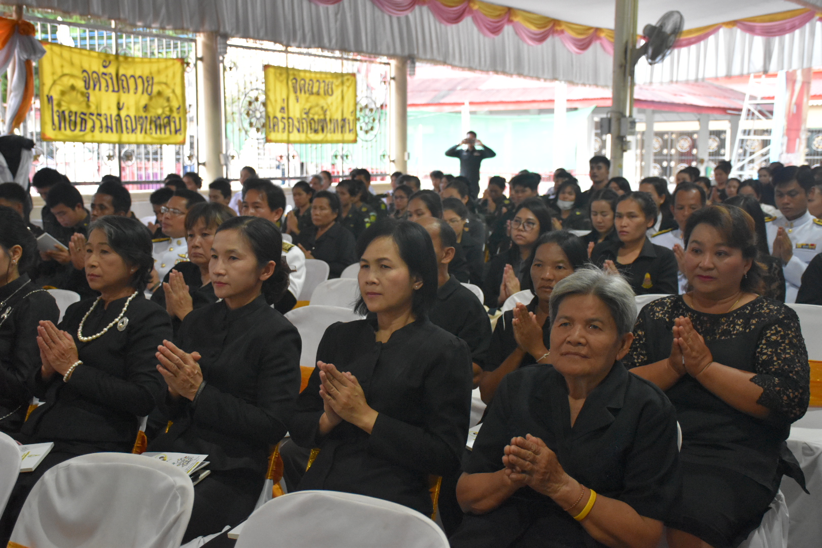 22 สิงหาคม 2560 หัวหน้ากลุ่มงานสารสนเทศฯ  ร่วมพิธีมหามงคลเจริญพระพุทธมนต์ถวายพระราชกุศล พระบาทสมเด็จพระปรมินทรมหาภูมิพลอดุลยเดช  บรมนาถบพิตร และถวายพระพรชัยมงคล สมเด็จพระนางเจ้าสิริกิติ์ พระบรมราชินีนาถในรัชกาลที่ 9  เนื่องในโอกาสวันเฉลิมพระชนมพรรษา 85 พรรษา