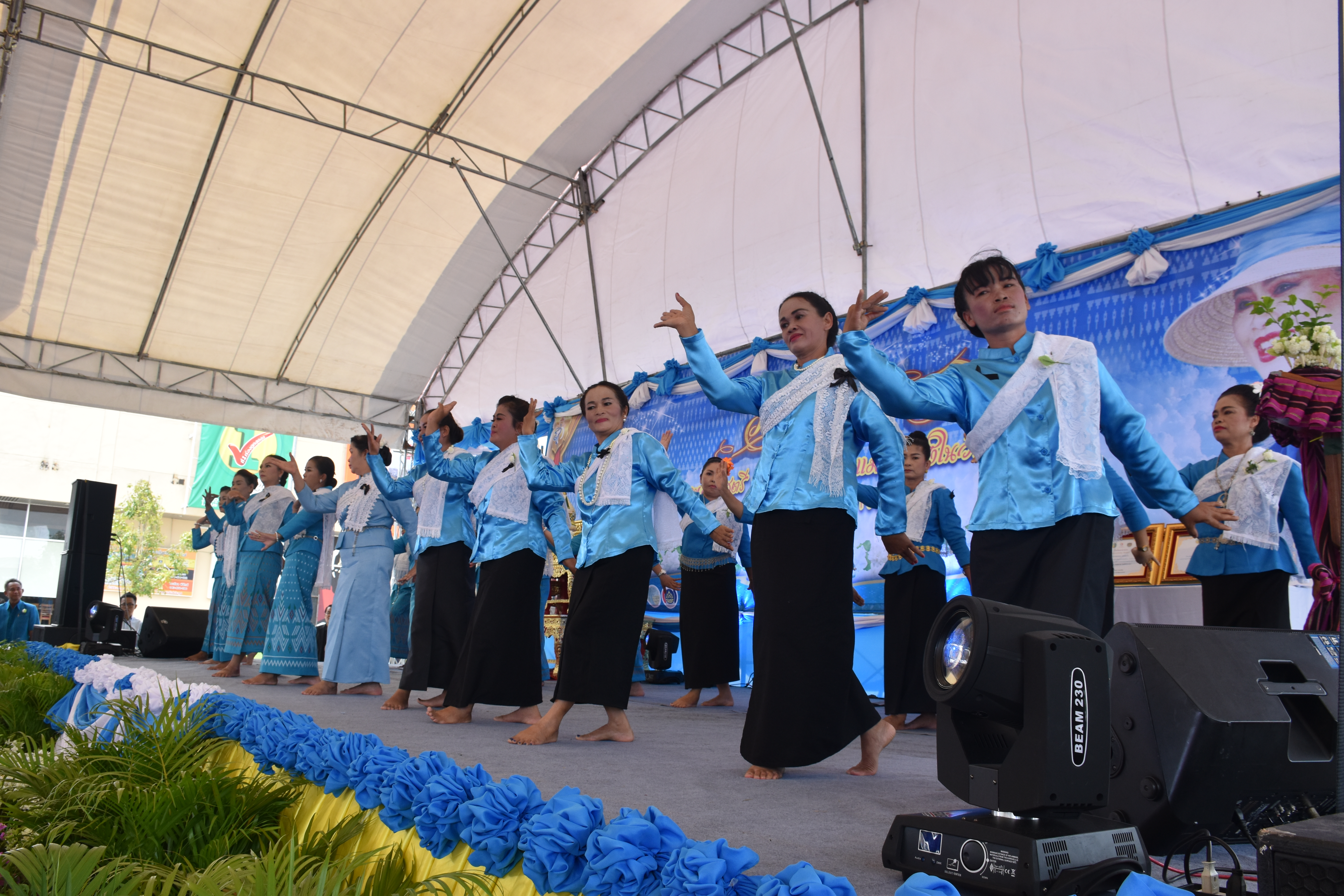 8 สิงหาคม 2560  สำนักงานพัฒนาชุมชนจังหวัดมหาสารคาม จัดกิจกรรม  “รวมพลังสตรี ทำความดีเพื่อแม่” เนื่องในวันแม่แห่งชาติ ปี 2560  ระหว่างวันที่ 7 – 9 สิงหาคม 2560