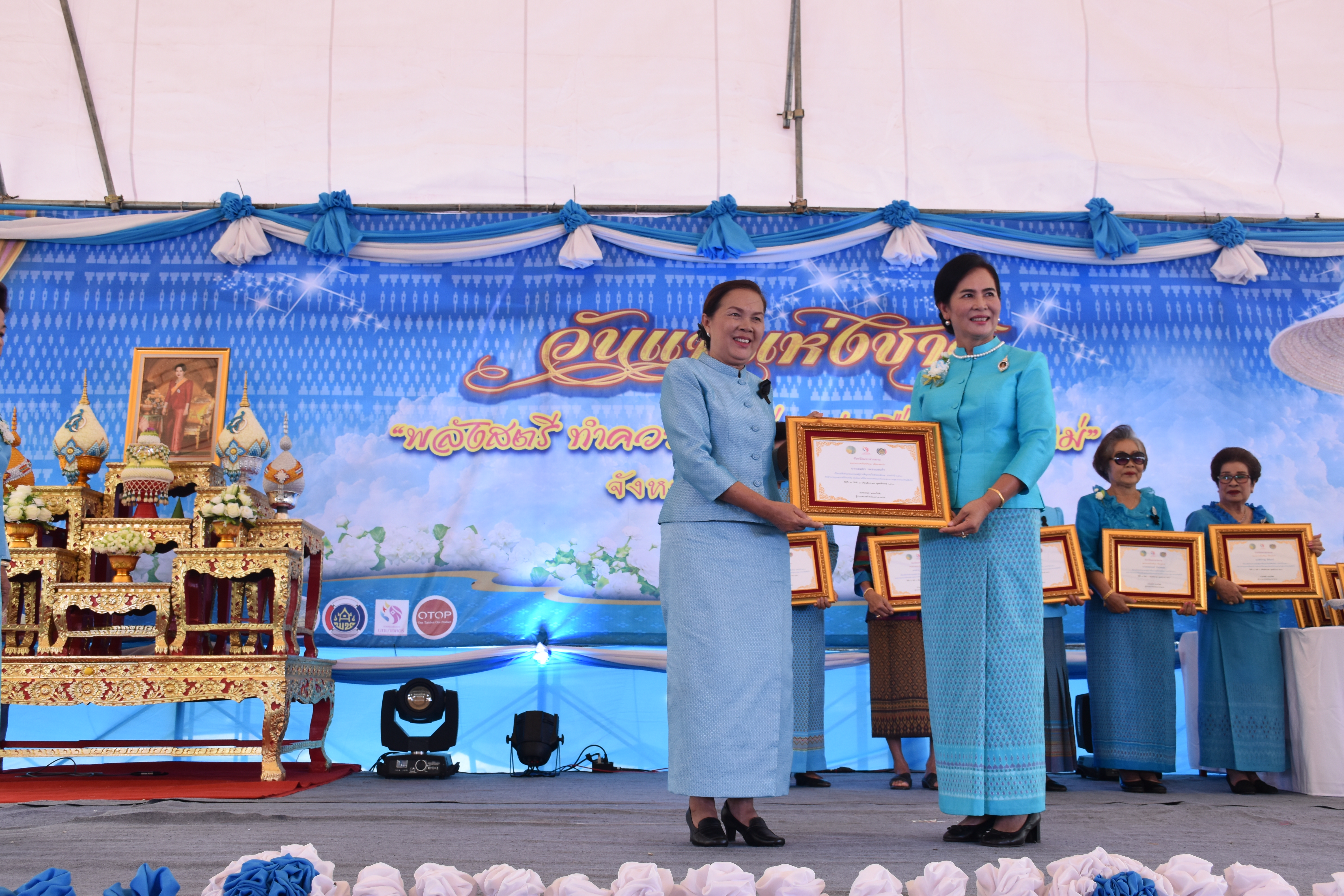 8 สิงหาคม 2560  สำนักงานพัฒนาชุมชนจังหวัดมหาสารคาม จัดกิจกรรม  “รวมพลังสตรี ทำความดีเพื่อแม่” เนื่องในวันแม่แห่งชาติ ปี 2560  ระหว่างวันที่ 7 – 9 สิงหาคม 2560