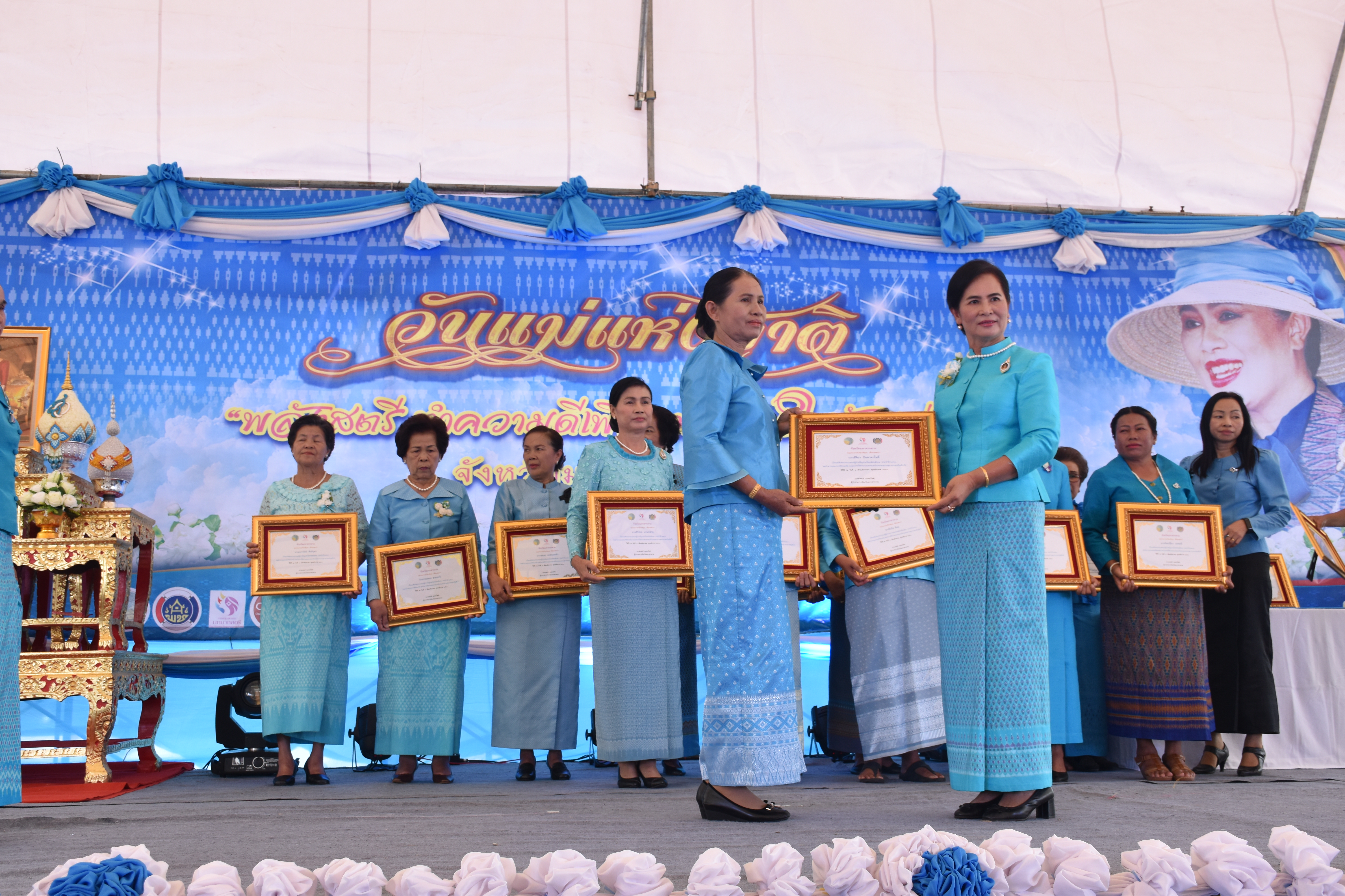 8 สิงหาคม 2560  สำนักงานพัฒนาชุมชนจังหวัดมหาสารคาม จัดกิจกรรม  “รวมพลังสตรี ทำความดีเพื่อแม่” เนื่องในวันแม่แห่งชาติ ปี 2560  ระหว่างวันที่ 7 – 9 สิงหาคม 2560