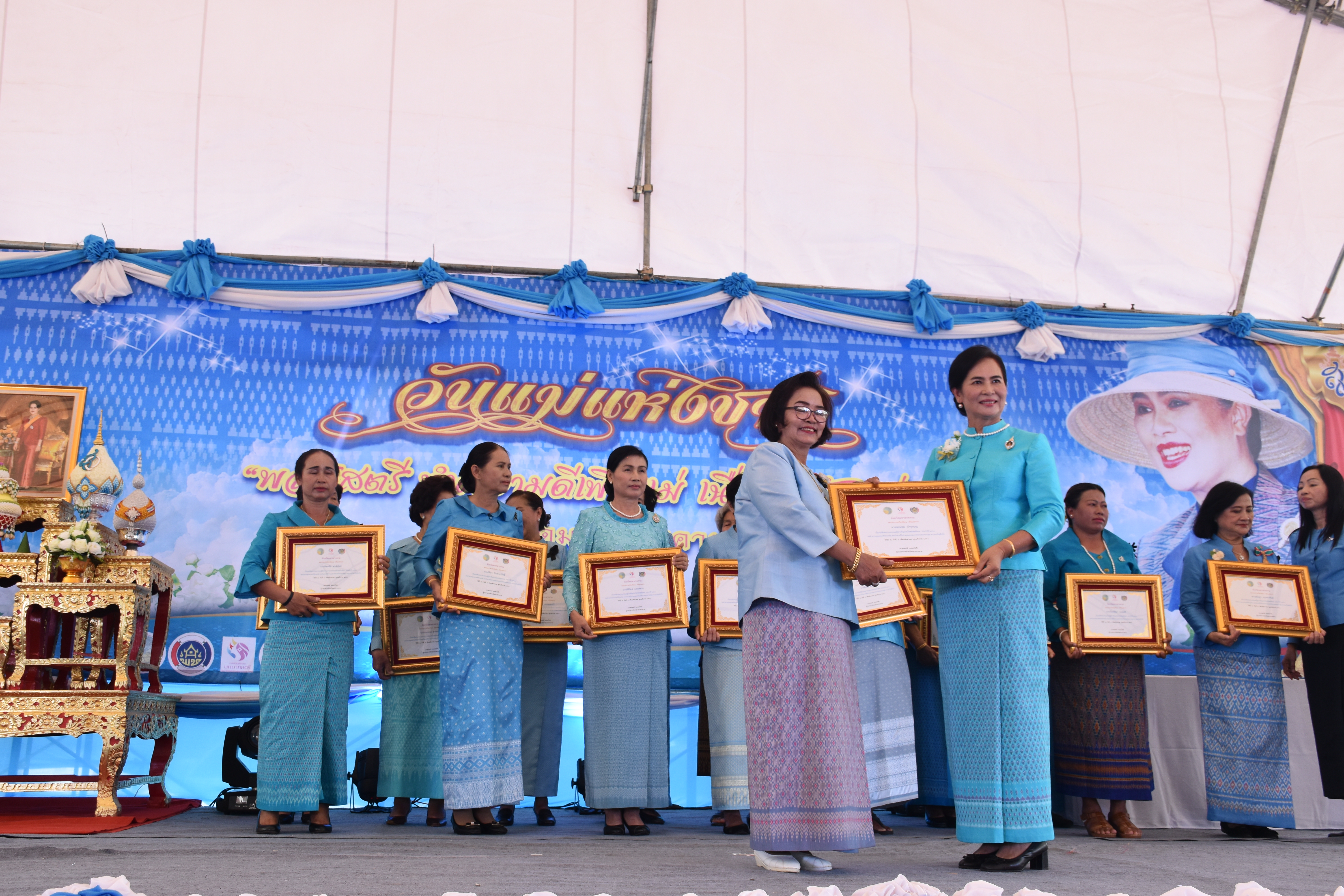 8 สิงหาคม 2560  สำนักงานพัฒนาชุมชนจังหวัดมหาสารคาม จัดกิจกรรม  “รวมพลังสตรี ทำความดีเพื่อแม่” เนื่องในวันแม่แห่งชาติ ปี 2560  ระหว่างวันที่ 7 – 9 สิงหาคม 2560