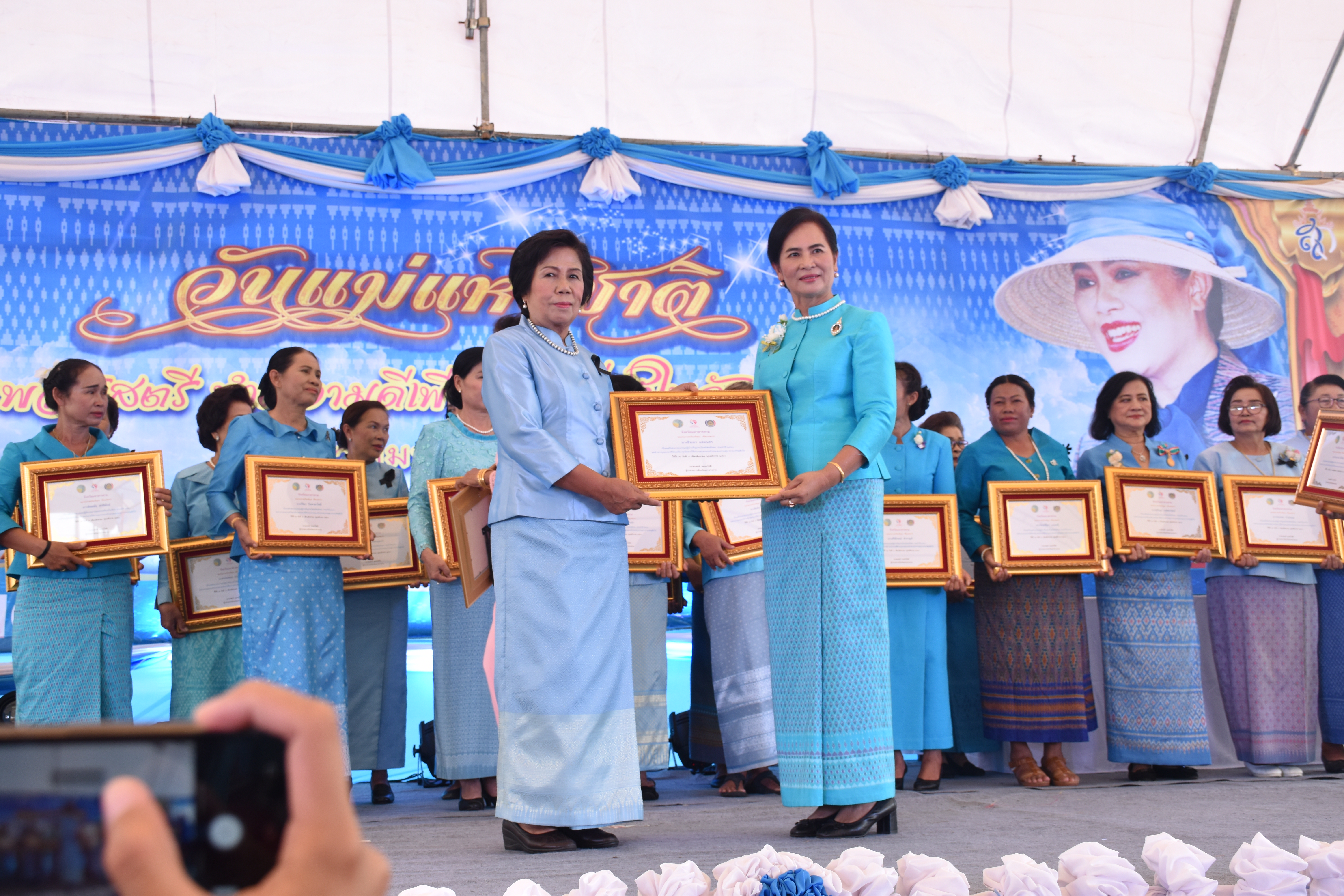 8 สิงหาคม 2560  สำนักงานพัฒนาชุมชนจังหวัดมหาสารคาม จัดกิจกรรม  “รวมพลังสตรี ทำความดีเพื่อแม่” เนื่องในวันแม่แห่งชาติ ปี 2560  ระหว่างวันที่ 7 – 9 สิงหาคม 2560