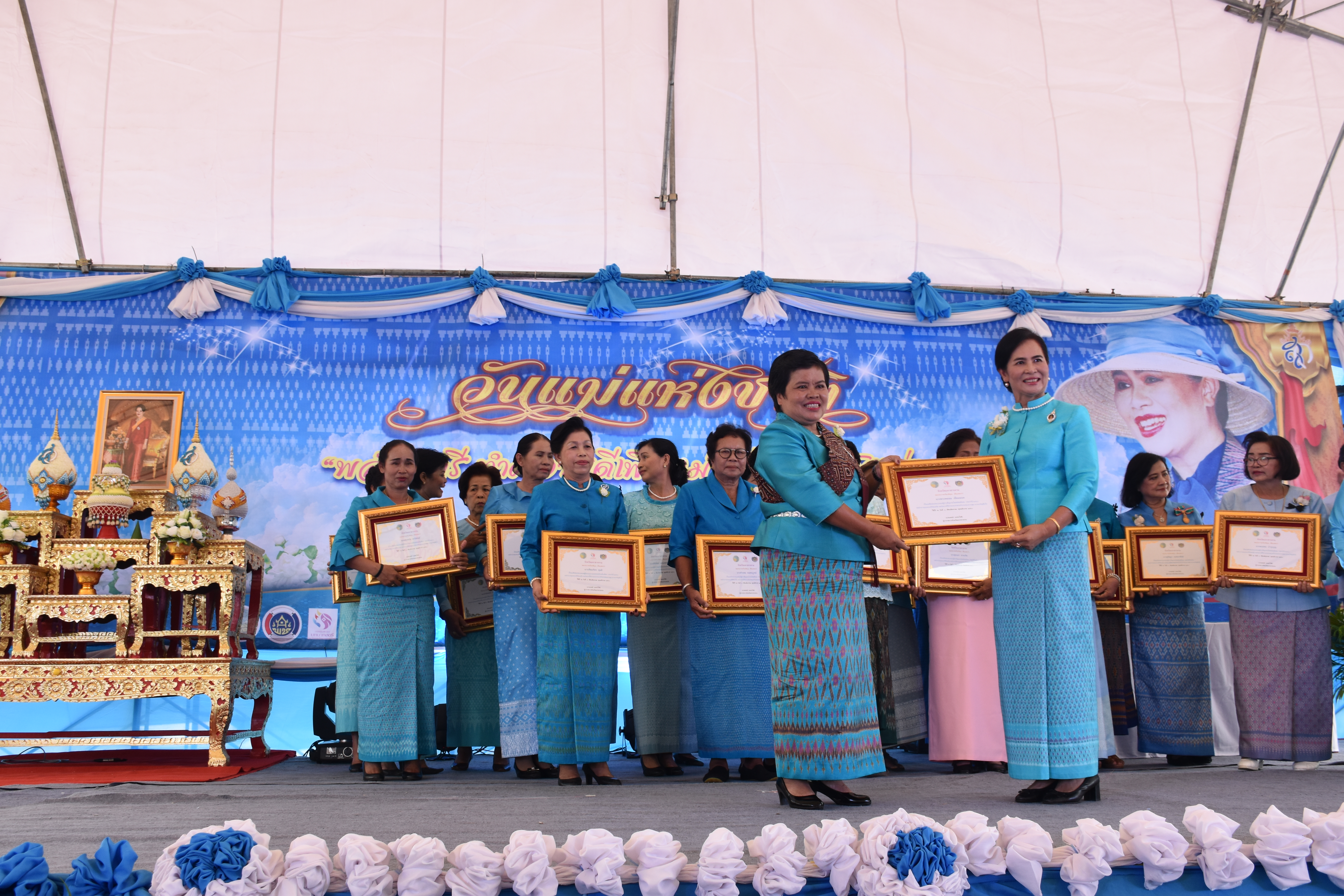 8 สิงหาคม 2560  สำนักงานพัฒนาชุมชนจังหวัดมหาสารคาม จัดกิจกรรม  “รวมพลังสตรี ทำความดีเพื่อแม่” เนื่องในวันแม่แห่งชาติ ปี 2560  ระหว่างวันที่ 7 – 9 สิงหาคม 2560