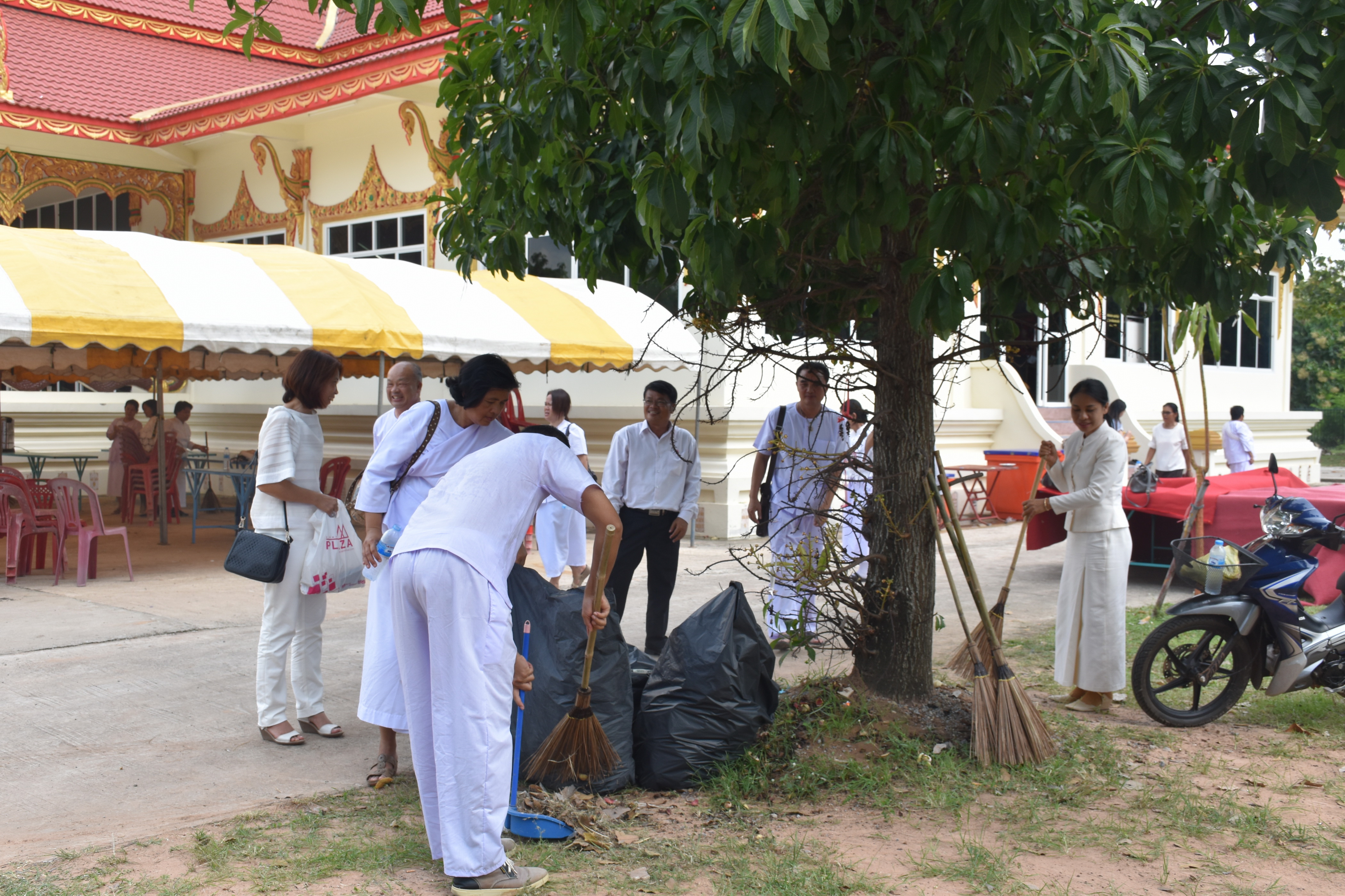 15 สิงหาคม 2560  สำนักงานพัฒนาชุมชนจังหวัดมหาสารคาม จัดกิจกรรมการเสริมสร้างคุณธรรมจริยธรรมข้าราชการและบุคลากรกรมการพัฒนาชุมชน
