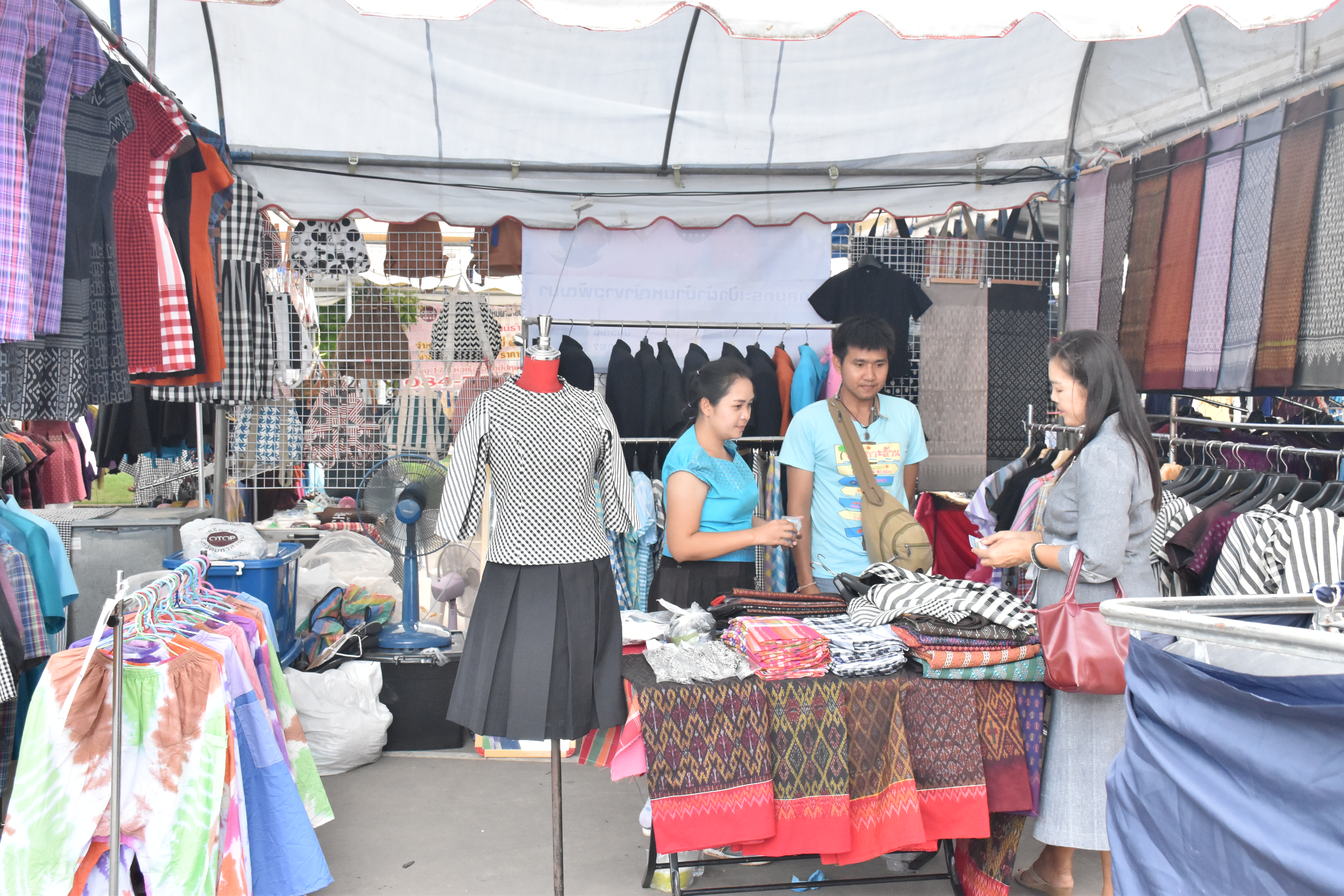 8 สิงหาคม 2560  สำนักงานพัฒนาชุมชนจังหวัดมหาสารคาม จัดกิจกรรม  “รวมพลังสตรี ทำความดีเพื่อแม่” เนื่องในวันแม่แห่งชาติ ปี 2560  ระหว่างวันที่ 7 – 9 สิงหาคม 2560