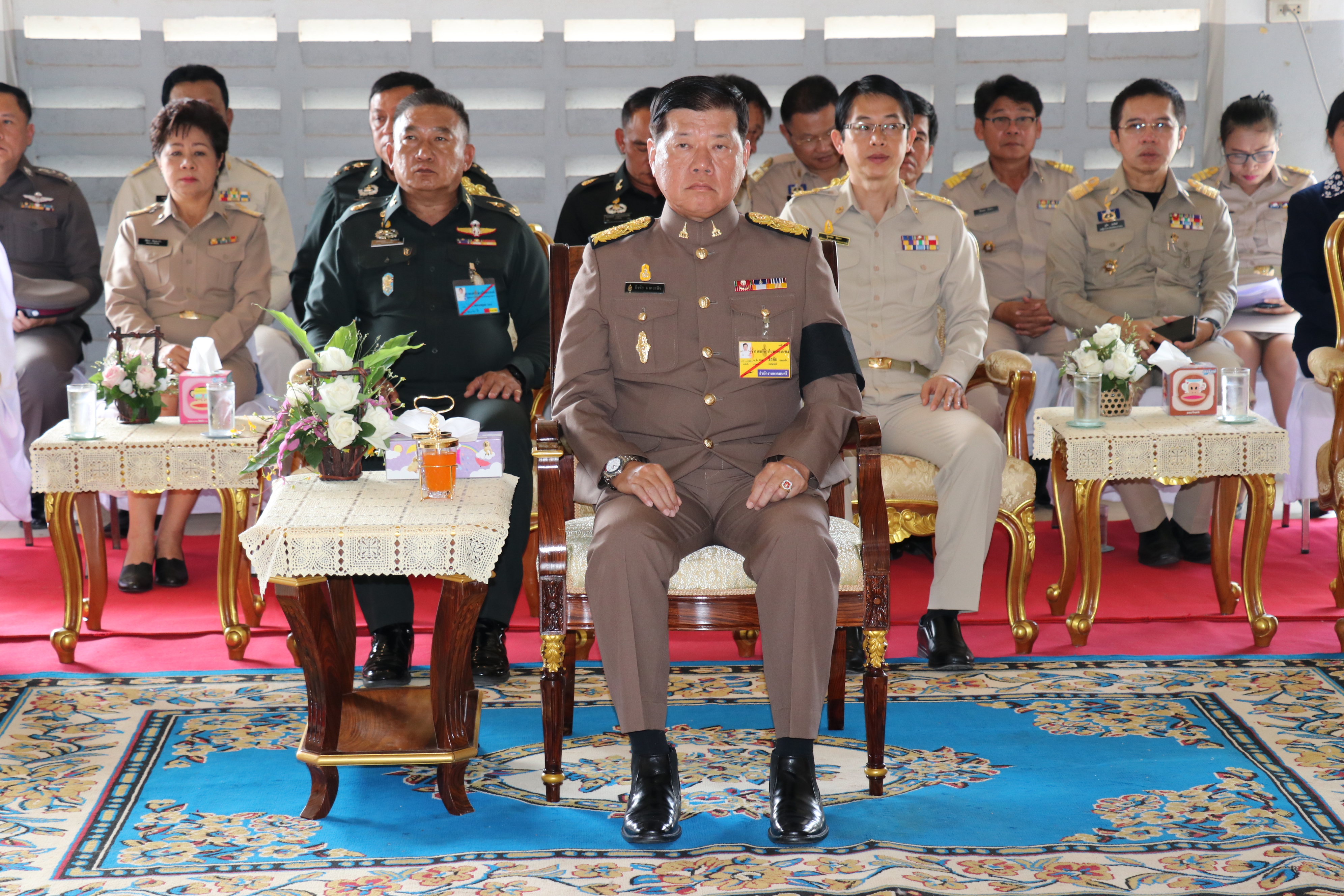 31 สิงหาคม 2560 สมเด็จพระเจ้าอยู่หัว ทรงพระกรุณาโปรดเกล้าฯ ให้ พลเอกธีรชัย นาควานิช องคมนตรี เชิญสิ่งของพระราชทานมอบแก่ประชาชนผู้ประสบอุทกภัย พื้นที่จังหวัดมหาสารคาม