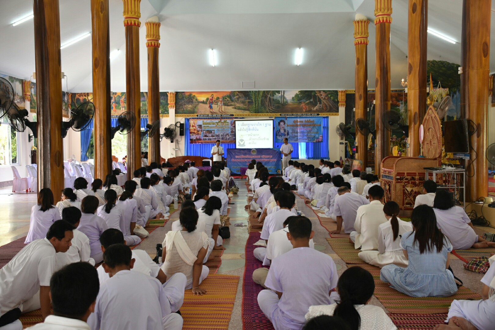 15 สิงหาคม 2560  สำนักงานพัฒนาชุมชนจังหวัดมหาสารคาม จัดกิจกรรมการเสริมสร้างคุณธรรมจริยธรรมข้าราชการและบุคลากรกรมการพัฒนาชุมชน