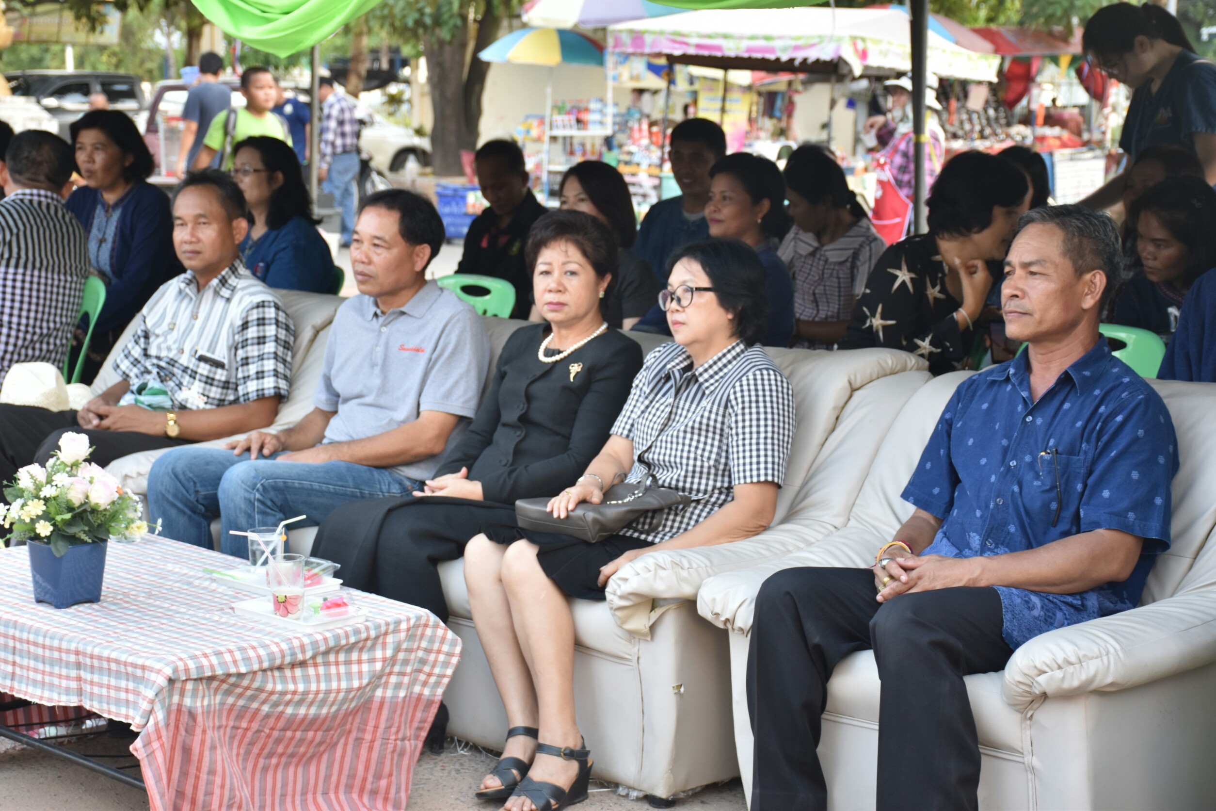 10 กันยายน 2560  นางสาวศศิธร ปัญญาไว พัฒนาการจังหวัดมหาสารคาม เป็นประธานเปิดงานตลาดนัดสัมมาชีพชุมชน ไทยช่วยไทย คนไทยยิ้มได้ อำเภอโกสุมพิสัย