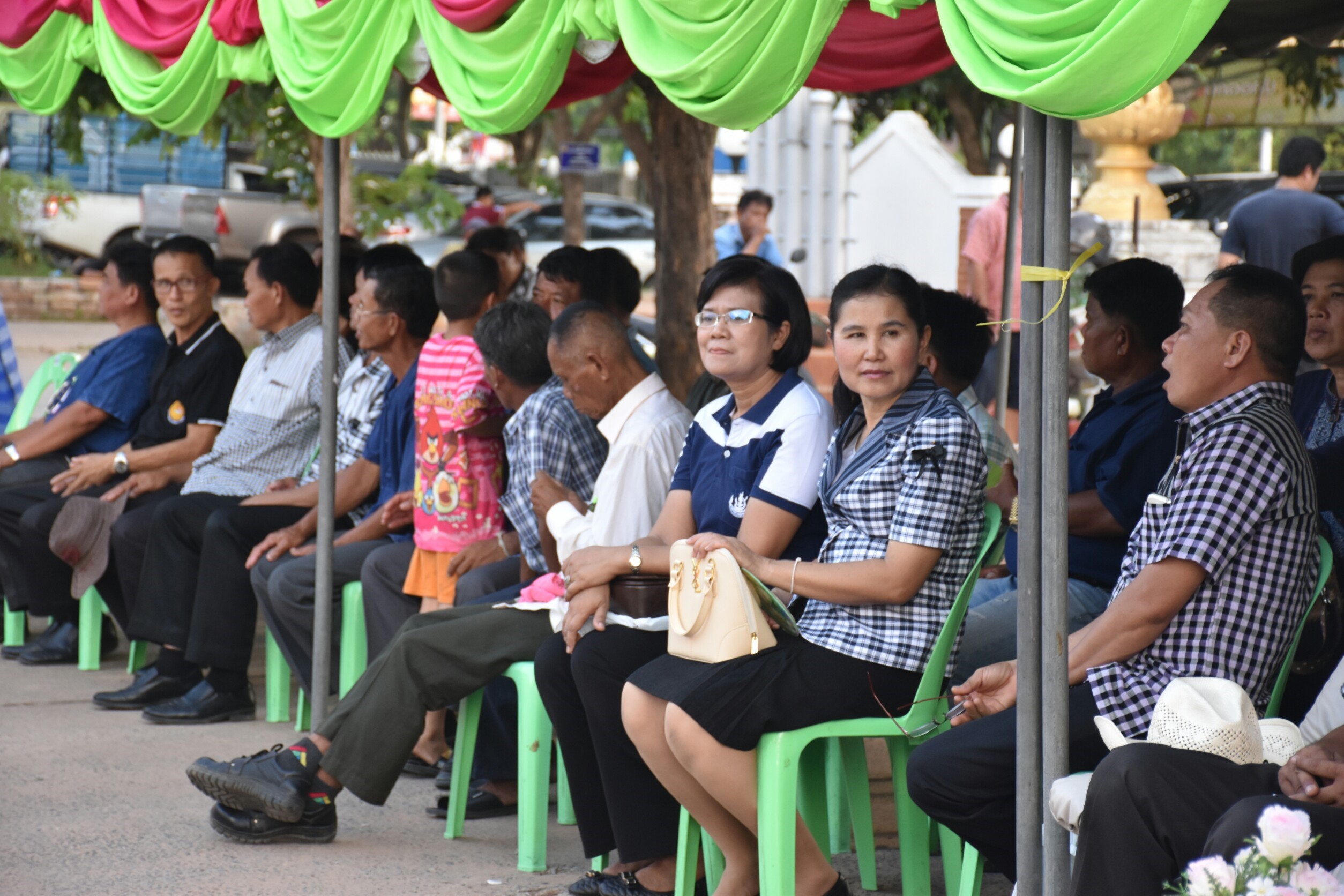 10 กันยายน 2560  นางสาวศศิธร ปัญญาไว พัฒนาการจังหวัดมหาสารคาม เป็นประธานเปิดงานตลาดนัดสัมมาชีพชุมชน ไทยช่วยไทย คนไทยยิ้มได้ อำเภอโกสุมพิสัย