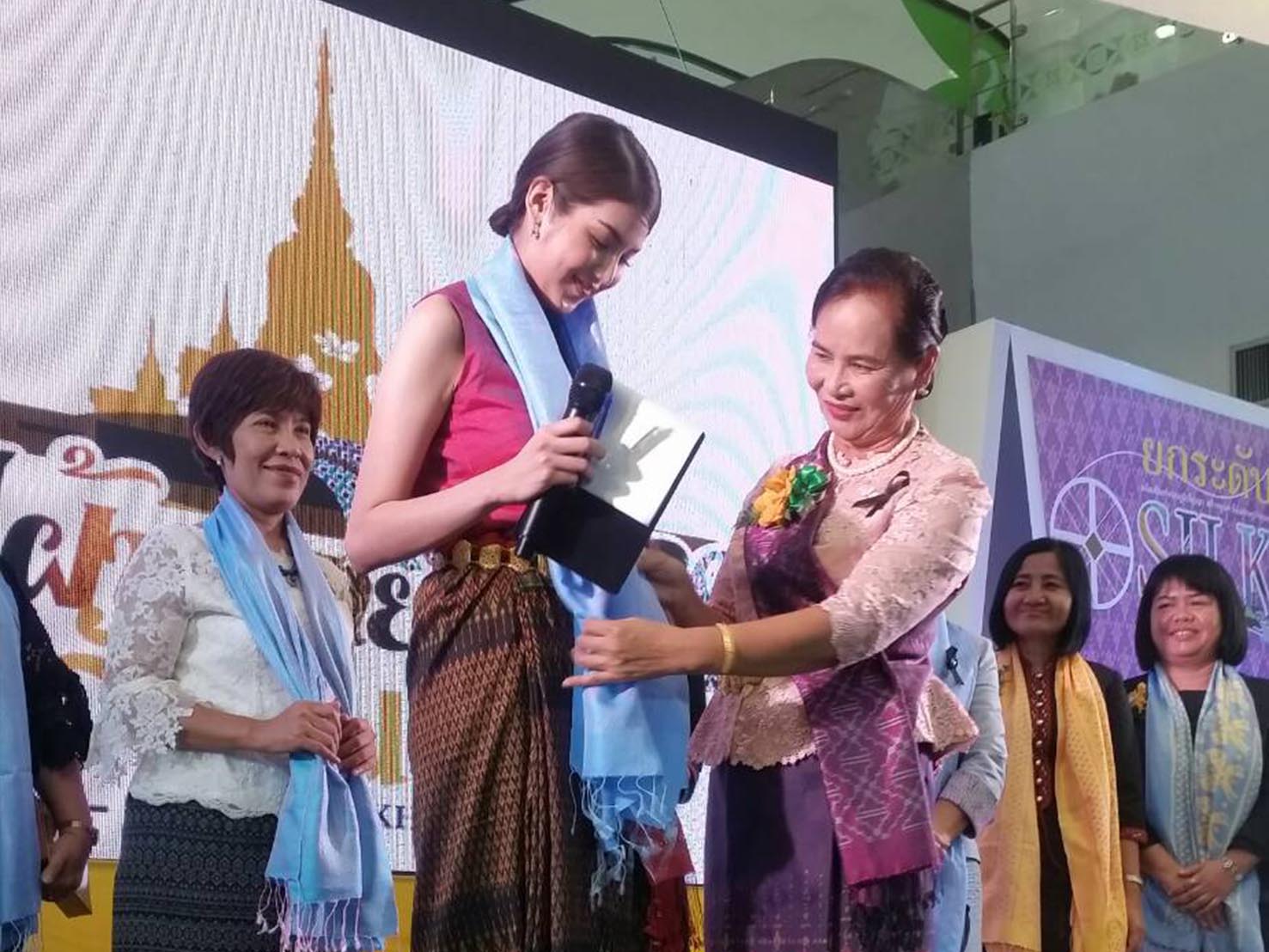 6 กันยายน 2560 นางไพเราะ รอยตระกูล รองผู้ว่าราชการจังหวัดมหาสารคาม เป็นประธานเปิดงานมหกรรมเส้นฝ้ายสายไหมใยวัฒนธรรม กำหนดการจัดงานระหว่างวันที่ 6-10 กันยายน 2560 ณ ลานโปรโมชั่น ชั้น 1 ศูนย์การค้าอยุธยาซิตี้พาร์ค ตำบลคลองสวน อำเภอพระนครศรีอยุธยา จังหวัดพระนครศรีอยุธยา