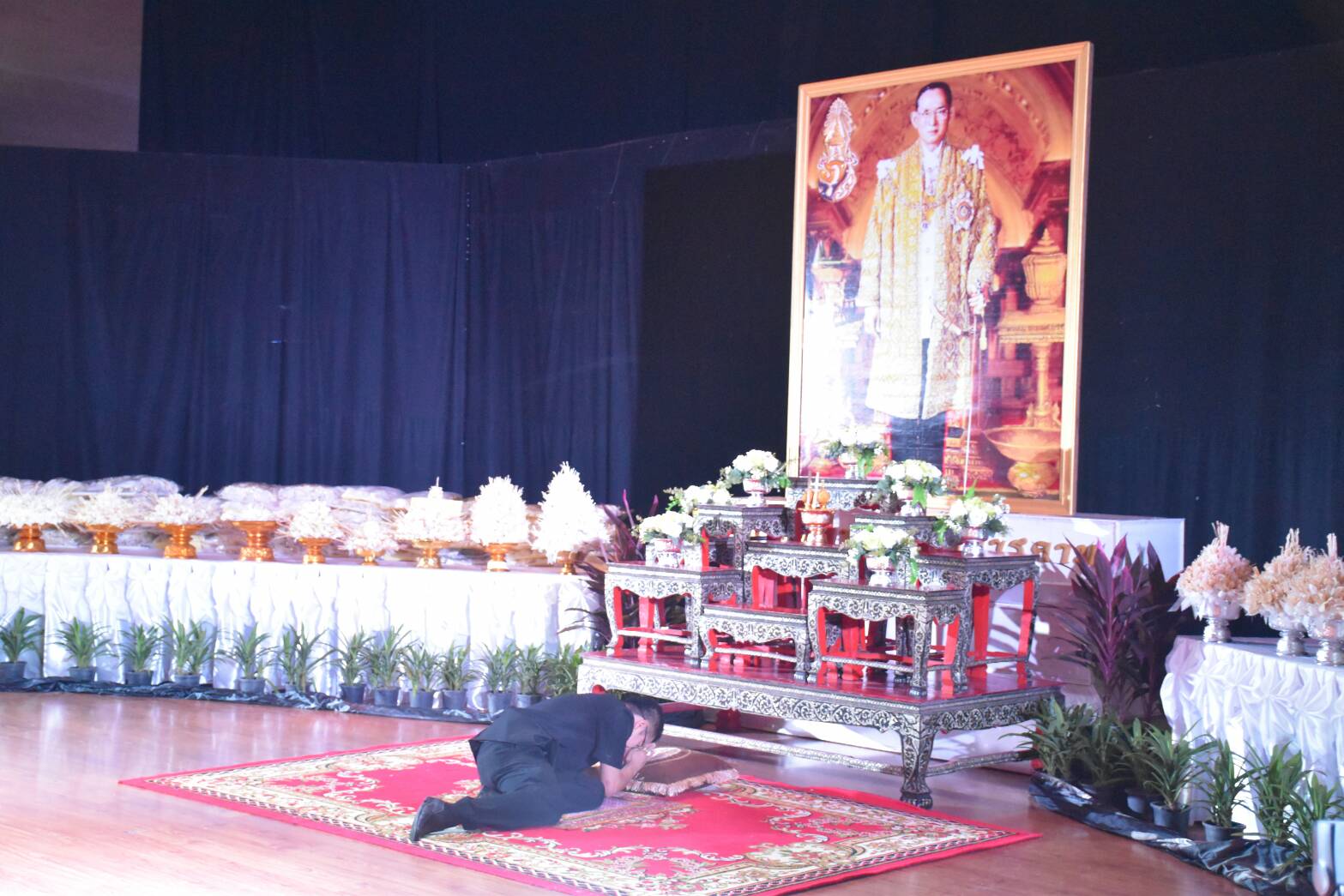 4 กันยายน 2560 พิธีส่งมอบดอกไม้จันทน์พระราชทาน เพื่อทูลเกล้าฯ ถวายในพระราชพิธีถวายพระเพลิงพระบรมศพพระบาทสมเด็จพระปรมินทรมหาภูมิพลอดุลยเดช (รัชกาลที่ 9)