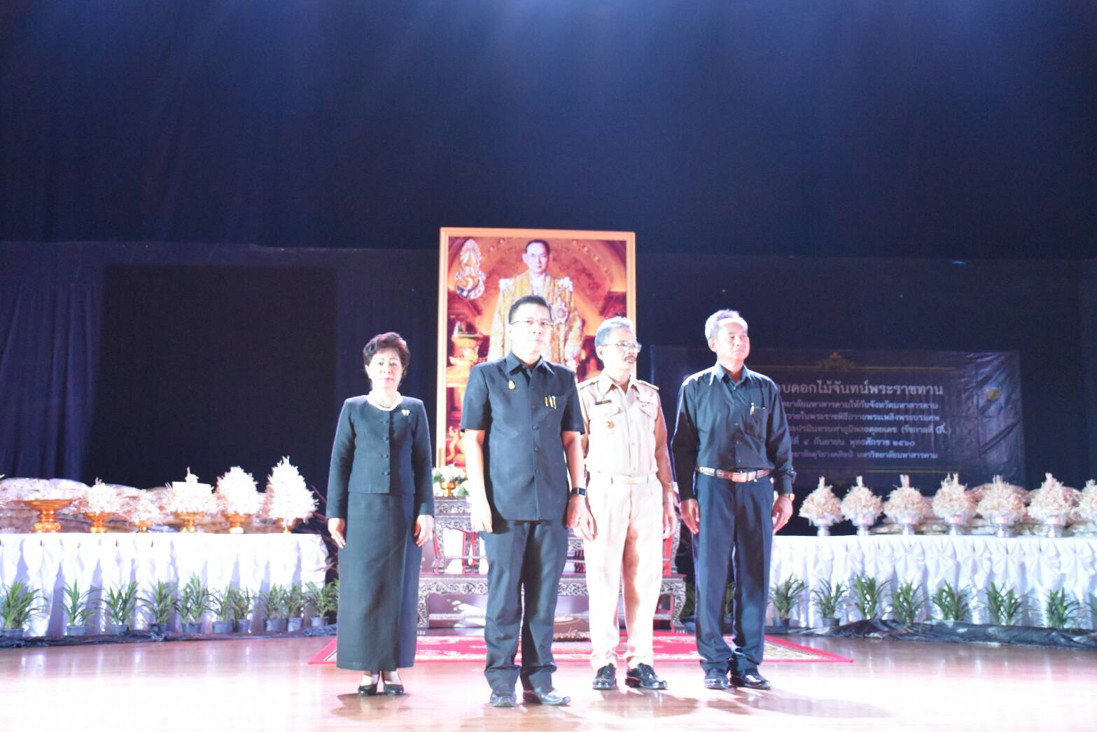 4 กันยายน 2560 พิธีส่งมอบดอกไม้จันทน์พระราชทาน เพื่อทูลเกล้าฯ ถวายในพระราชพิธีถวายพระเพลิงพระบรมศพพระบาทสมเด็จพระปรมินทรมหาภูมิพลอดุลยเดช (รัชกาลที่ 9)