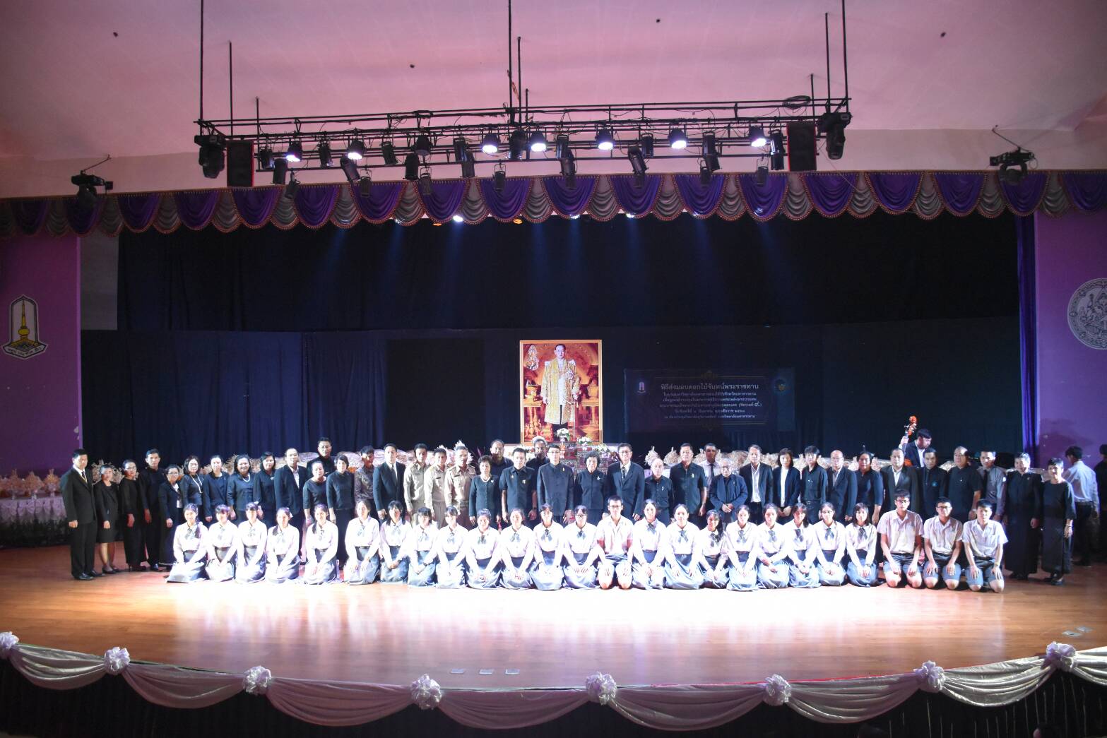 4 กันยายน 2560 พิธีส่งมอบดอกไม้จันทน์พระราชทาน เพื่อทูลเกล้าฯ ถวายในพระราชพิธีถวายพระเพลิงพระบรมศพพระบาทสมเด็จพระปรมินทรมหาภูมิพลอดุลยเดช (รัชกาลที่ 9)