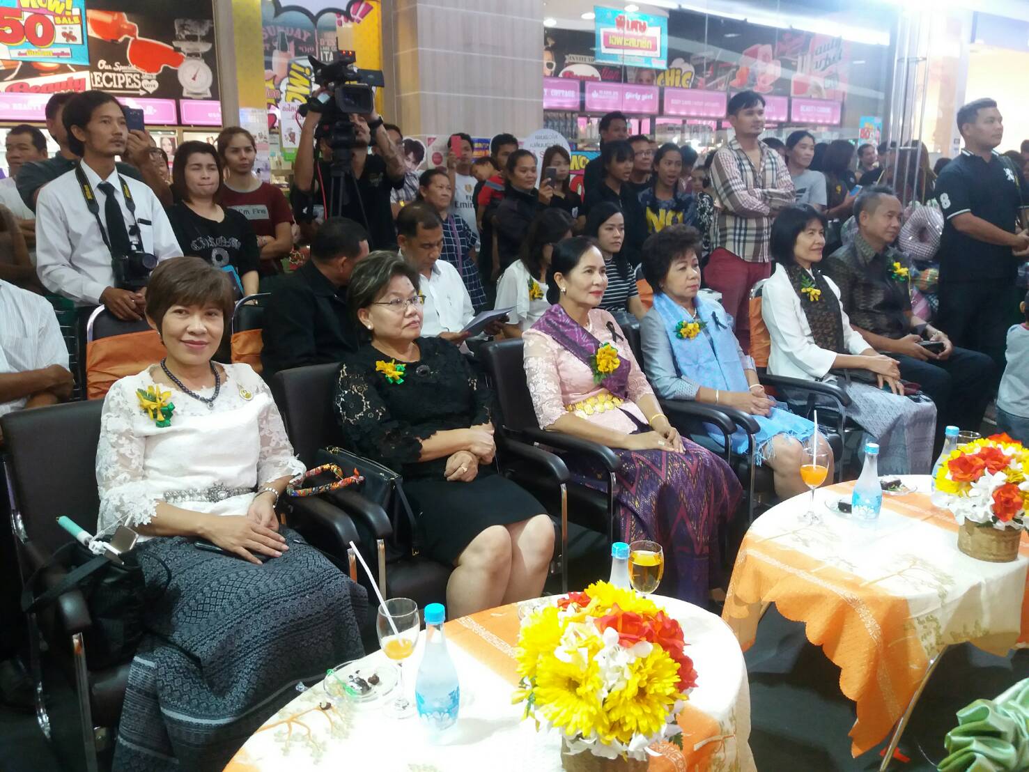 6 กันยายน 2560 นางไพเราะ รอยตระกูล รองผู้ว่าราชการจังหวัดมหาสารคาม เป็นประธานเปิดงานมหกรรมเส้นฝ้ายสายไหมใยวัฒนธรรม กำหนดการจัดงานระหว่างวันที่ 6-10 กันยายน 2560 ณ ลานโปรโมชั่น ชั้น 1 ศูนย์การค้าอยุธยาซิตี้พาร์ค ตำบลคลองสวน อำเภอพระนครศรีอยุธยา จังหวัดพระนครศรีอยุธยา